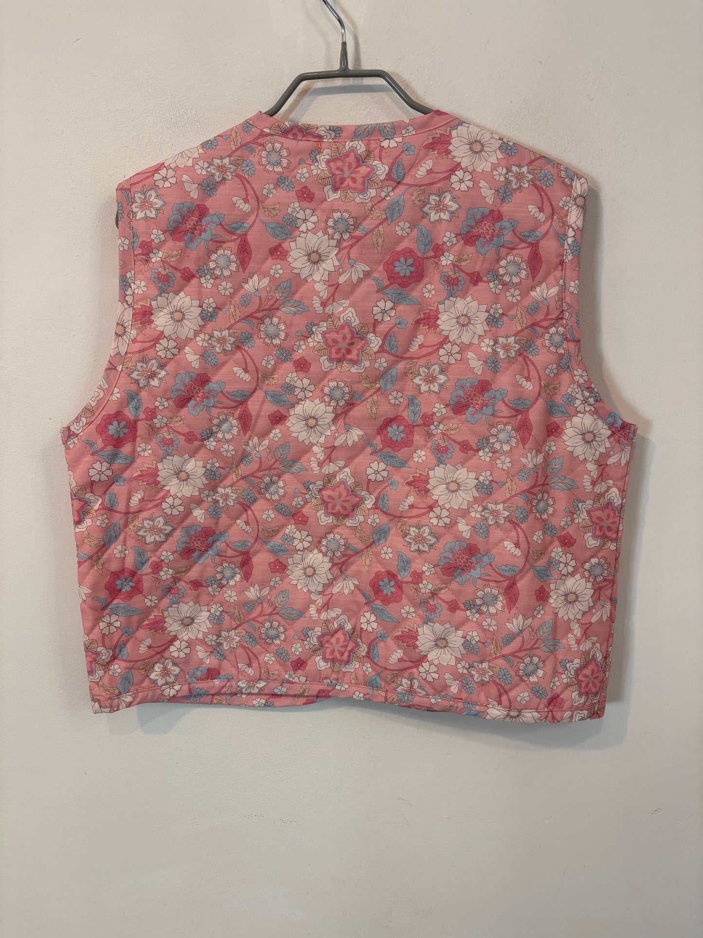 AMEÉ. Sleeveless fringed sweater S.(s)