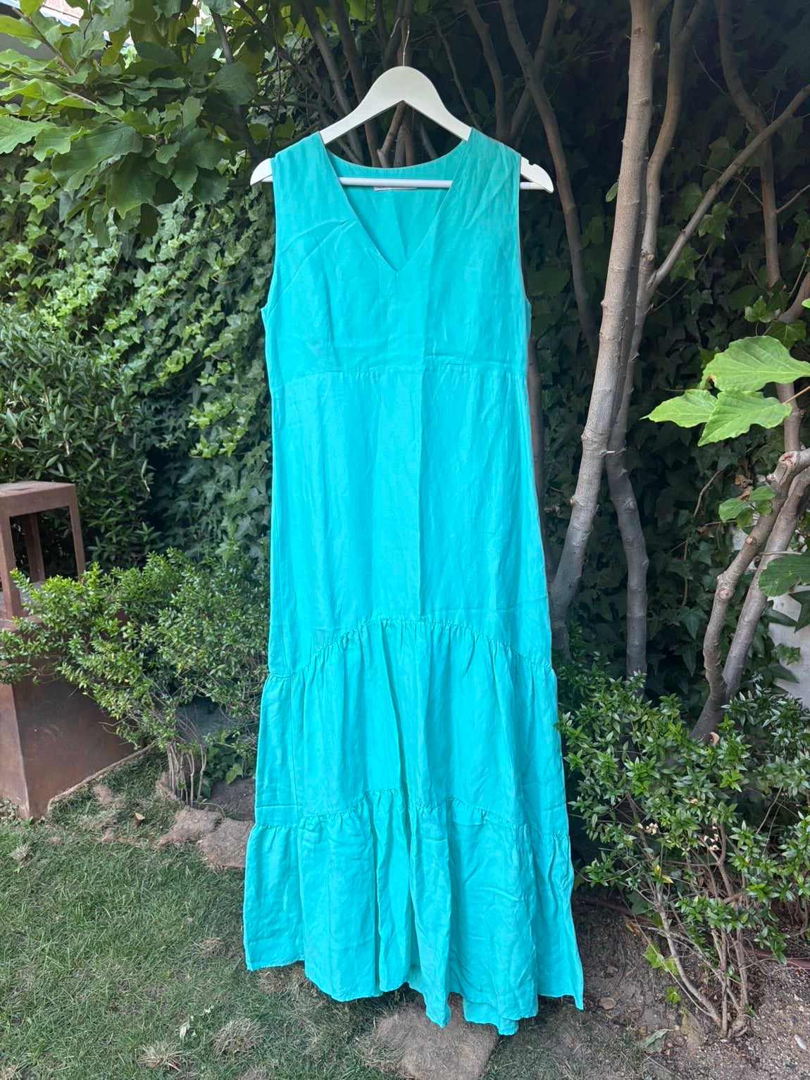 CARACTÉRE. Vestido largo azul turquesa con lino