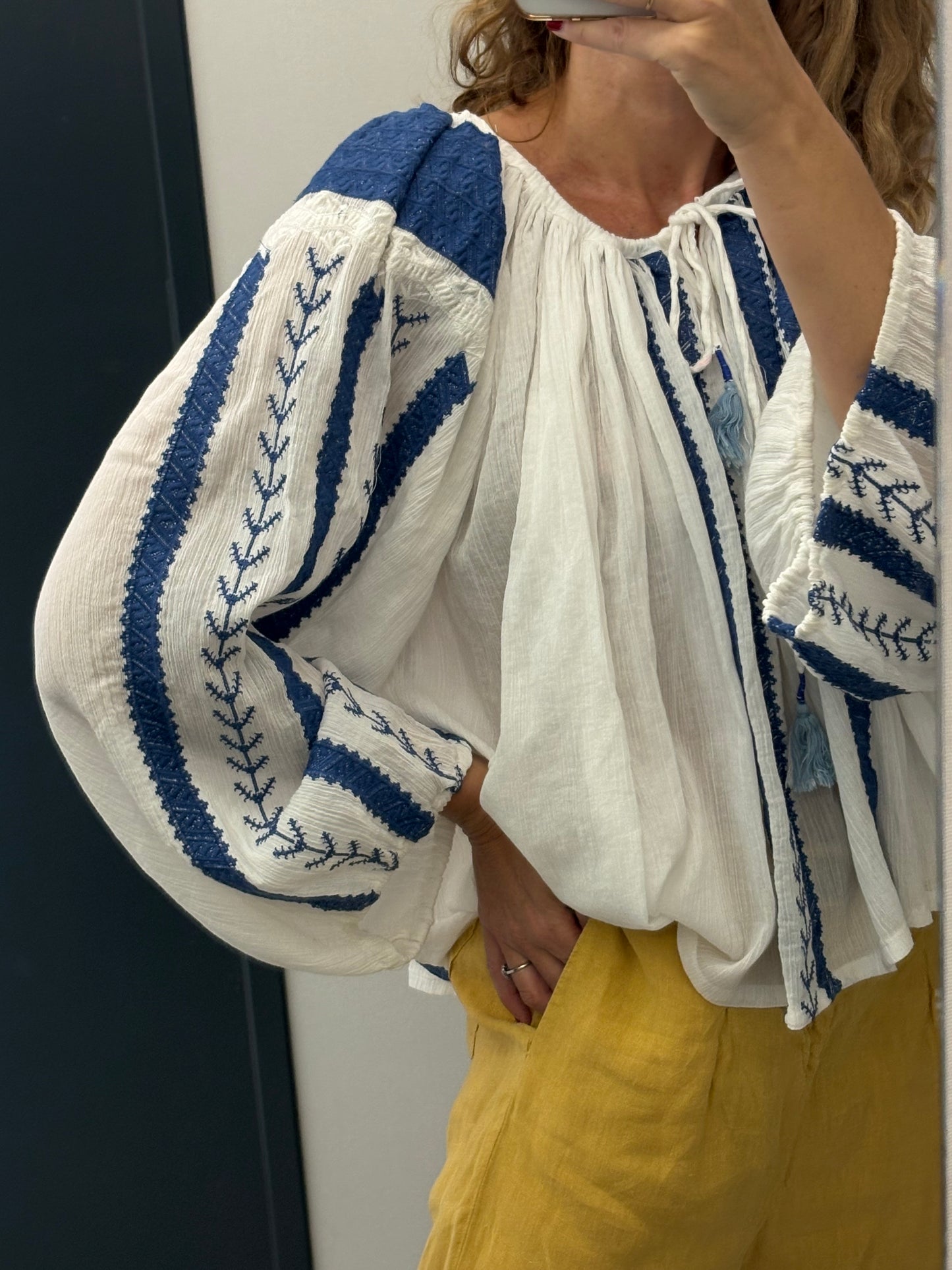 SLUIZ IBIZA. Blusa booho blanca bordados