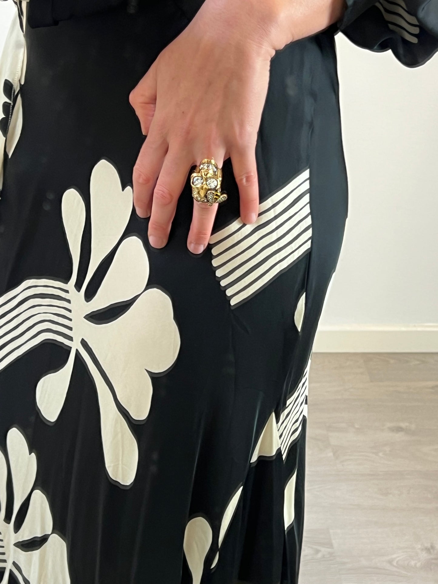 ALEXANDER MCQUEEN. Solid stone skull ring