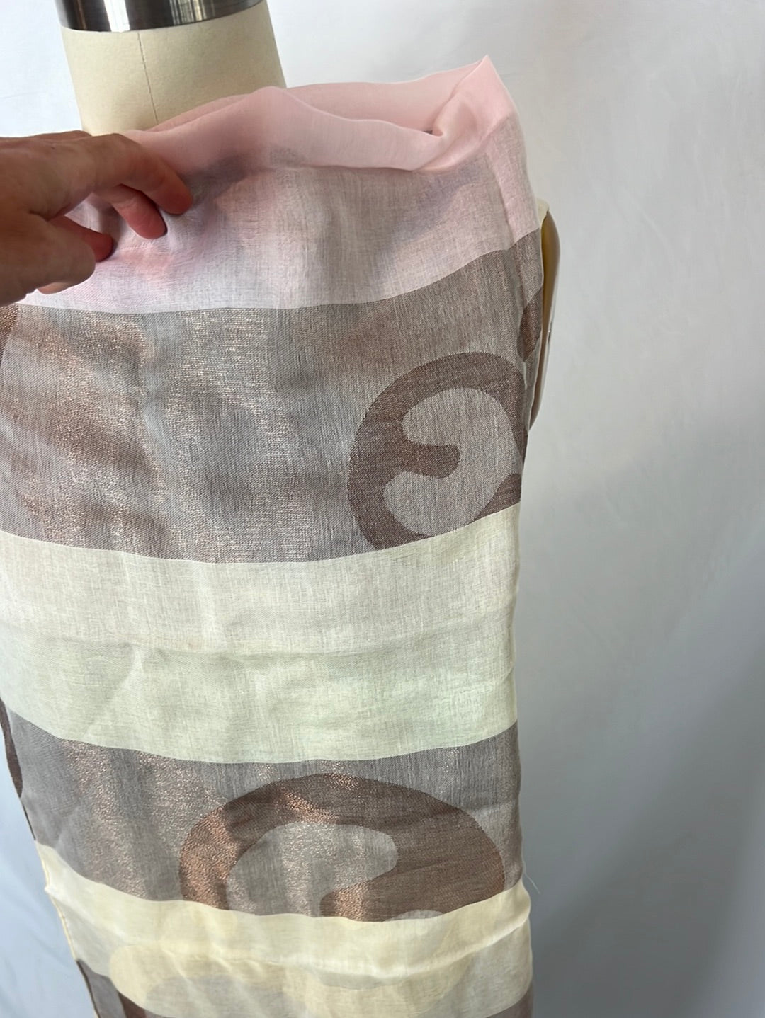 ESCADA. Beige printed scarf