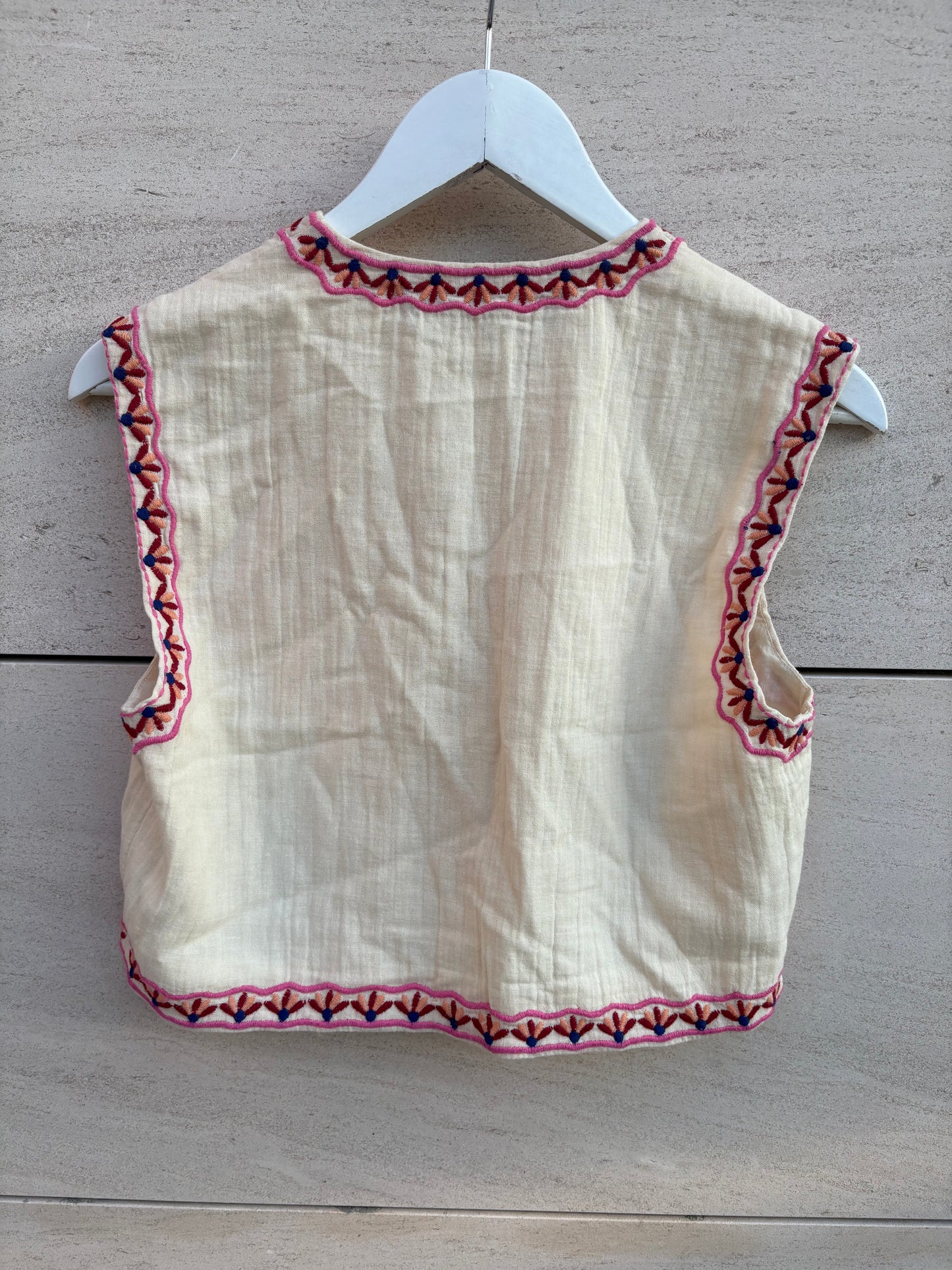 ZARA. Chaleco bordado colores