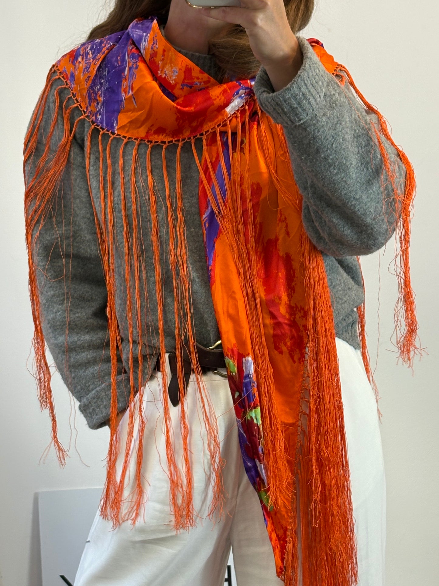 VICTORIO & LUCCHINO. Pañuelo seda flecos