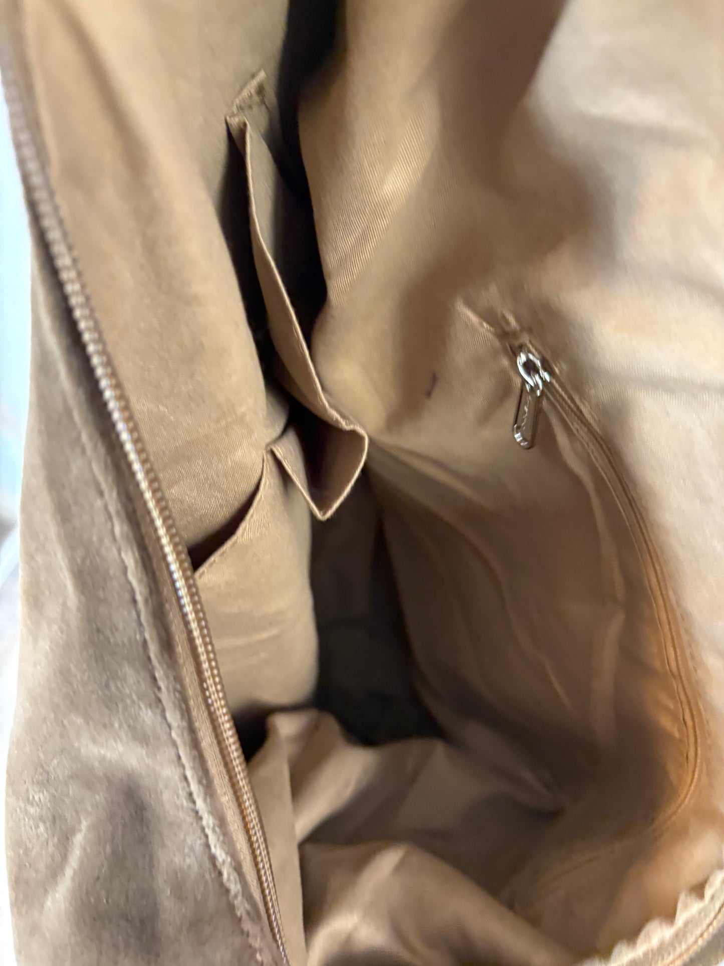 OTRAS. Bolso mediano marrón chocolate