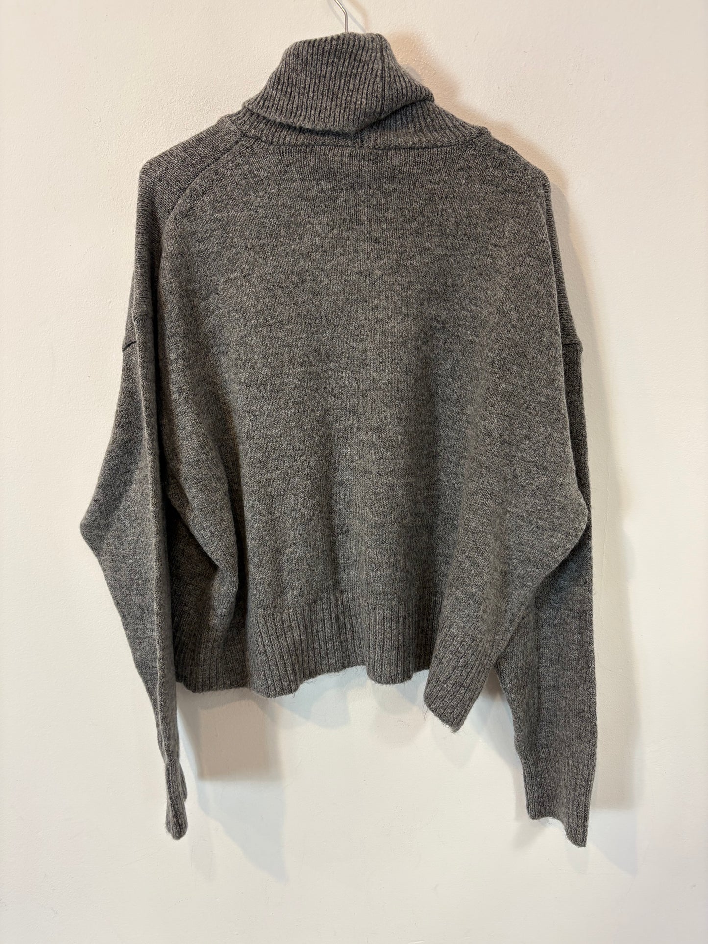 ZARA. Jersey gris cuello alto
