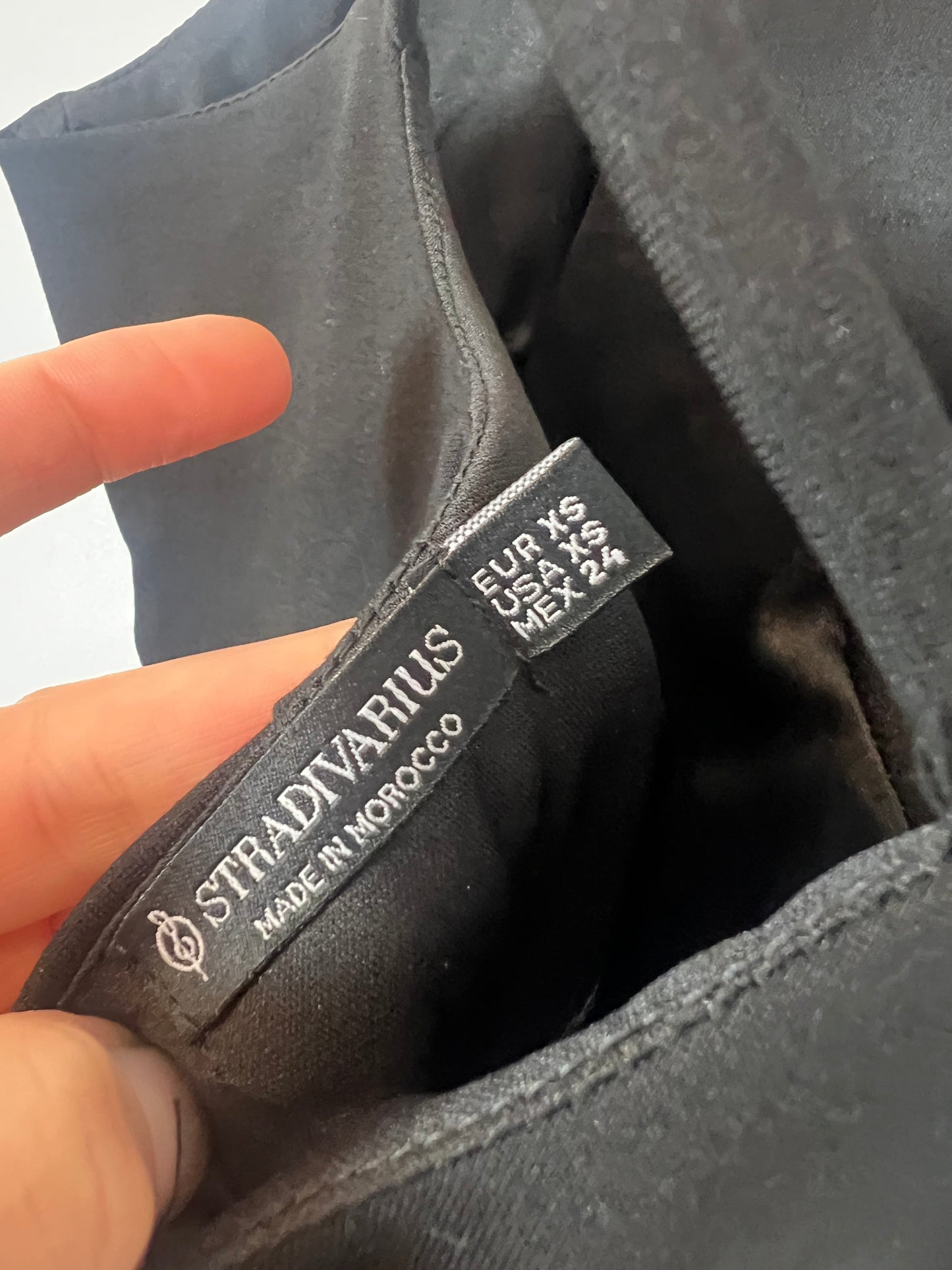 STRADIVARIUS. Vestido midi entallado. TXS