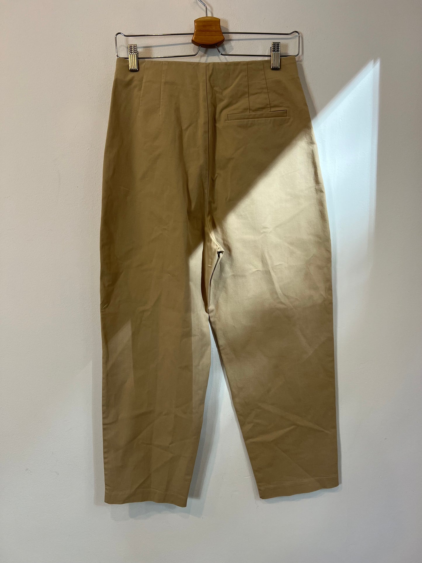 ZARA. Pantalón beige ancho T.m