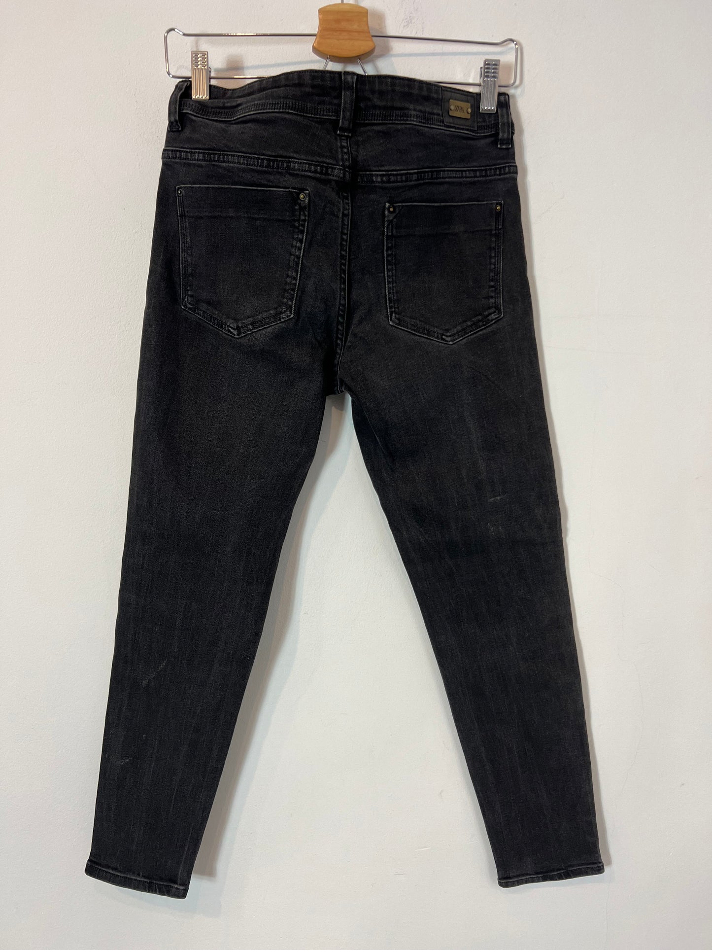 ZARA. Little black pants T.38