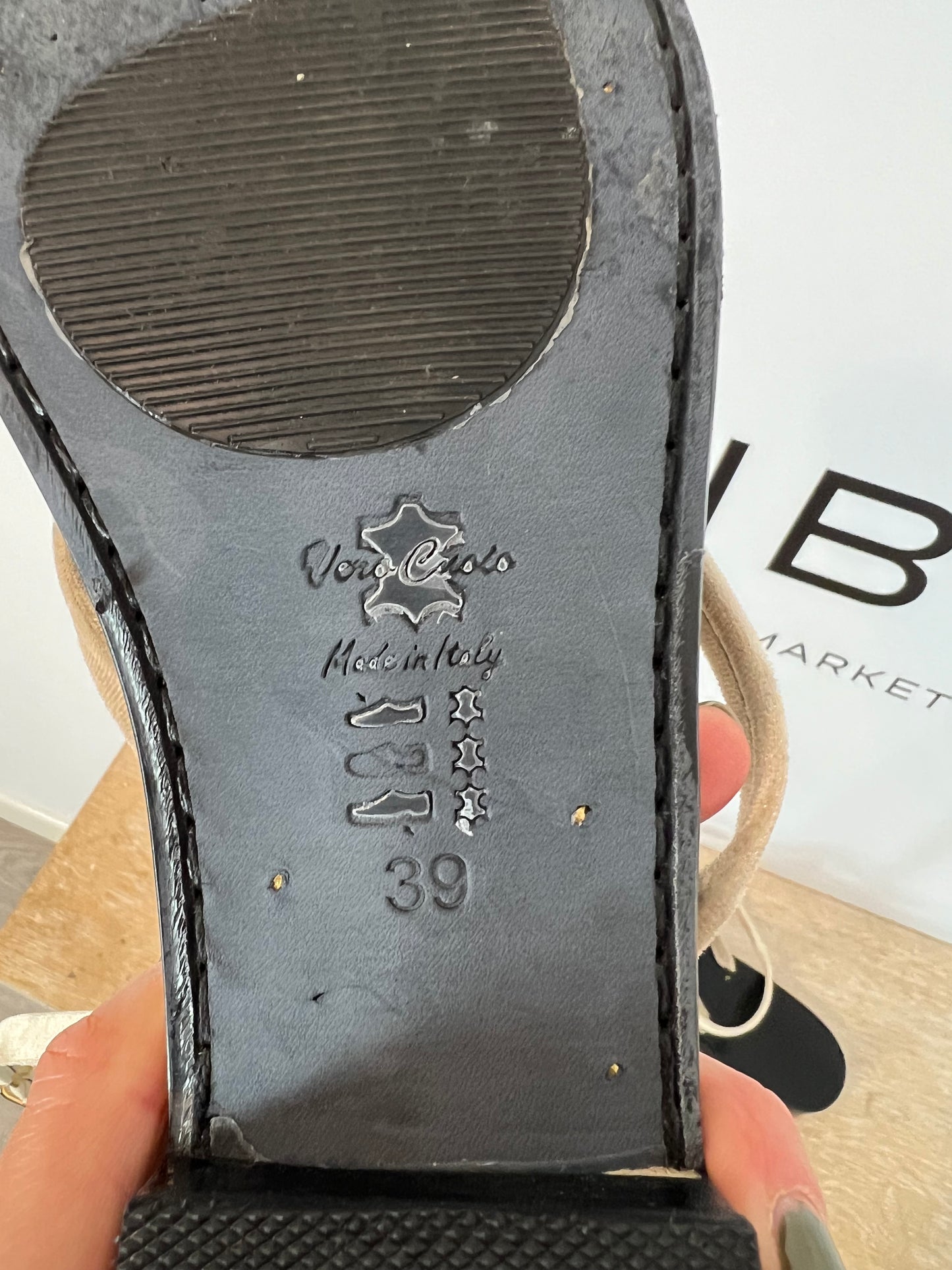 SO MAH. Sandalia tiras terciopelo beige. T 39