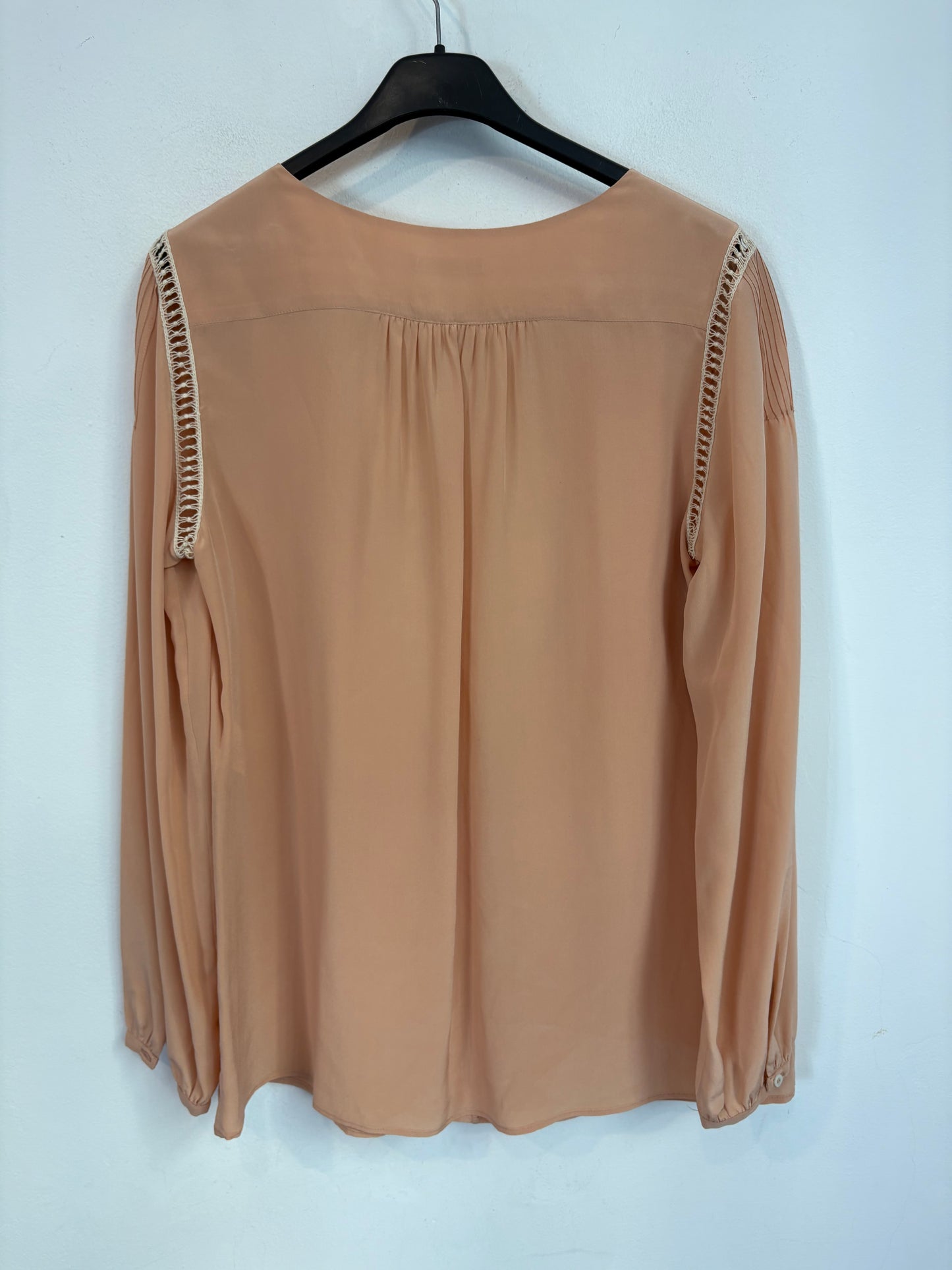 MASSCOB. Blusa seda nude