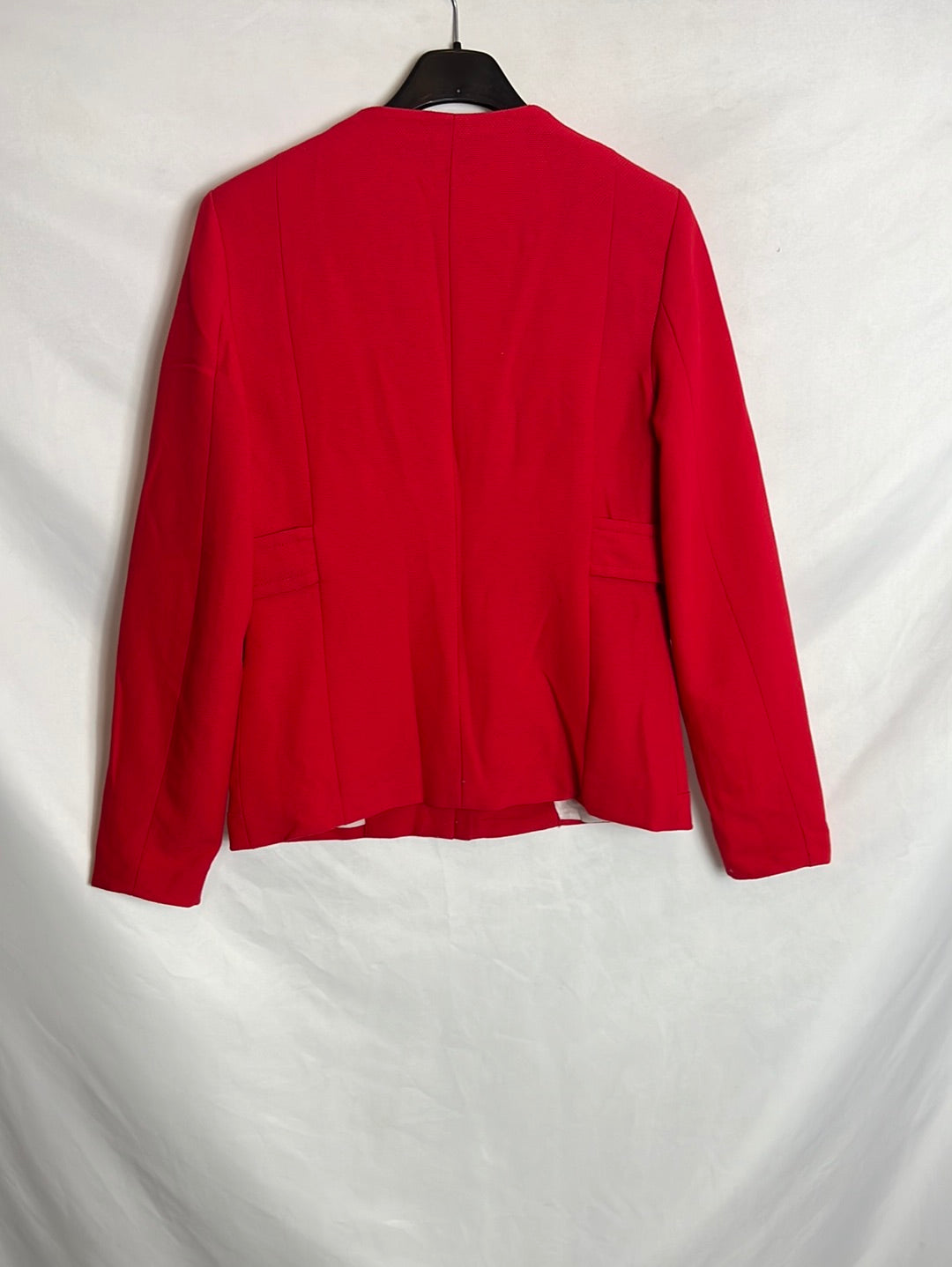 STRADIVARIUS . Chaqueta roja textura. T S