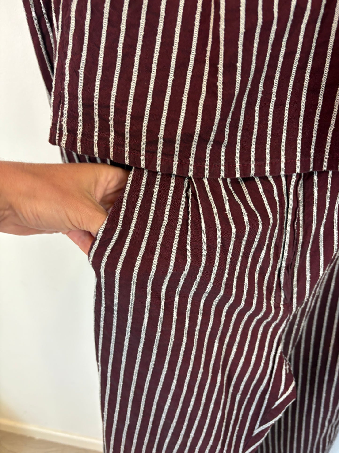 VOGANA. Conjunto top y pantalón textura volante