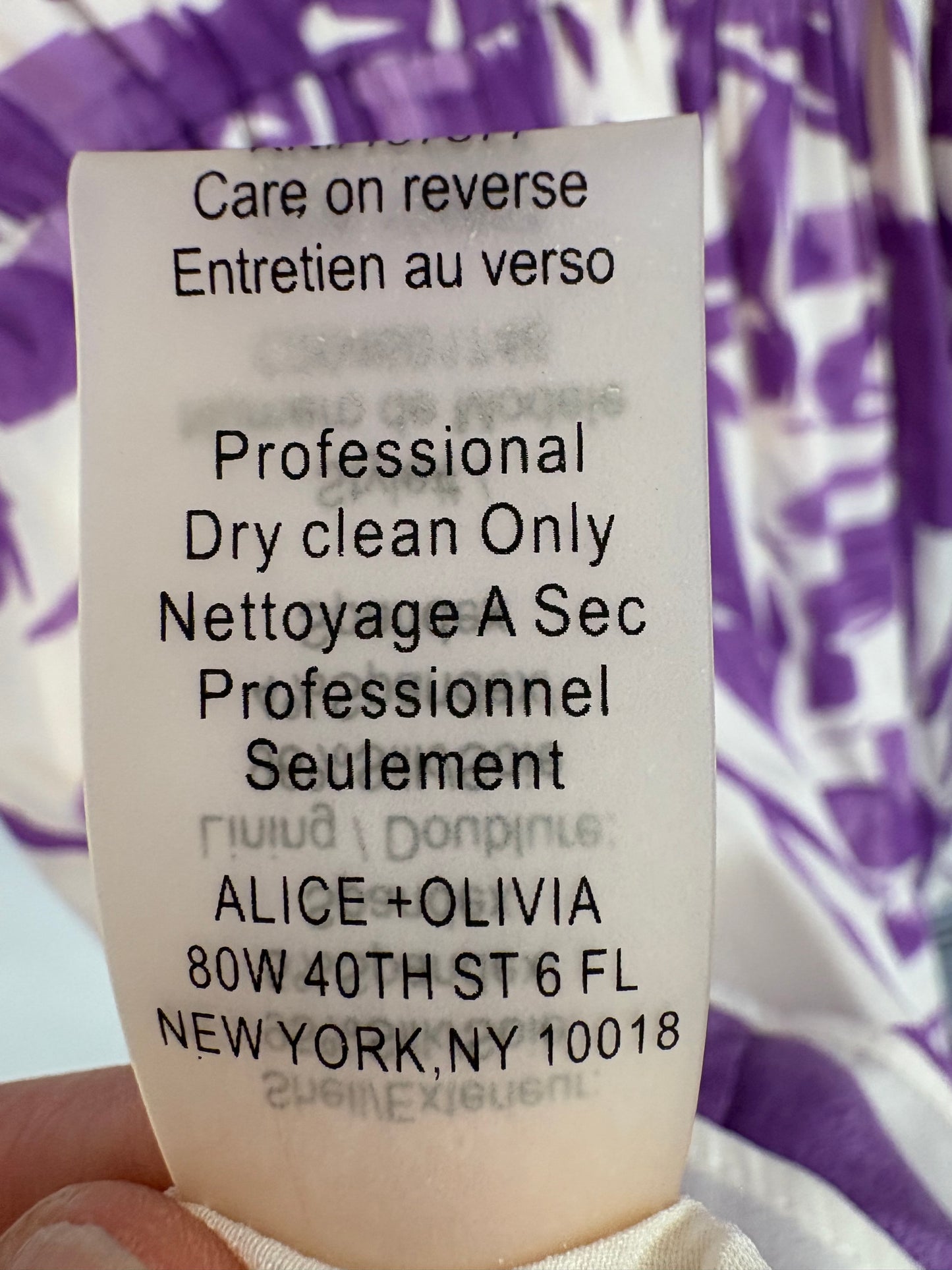 ALICE + OLIVIA . Vestido corto seda estampado