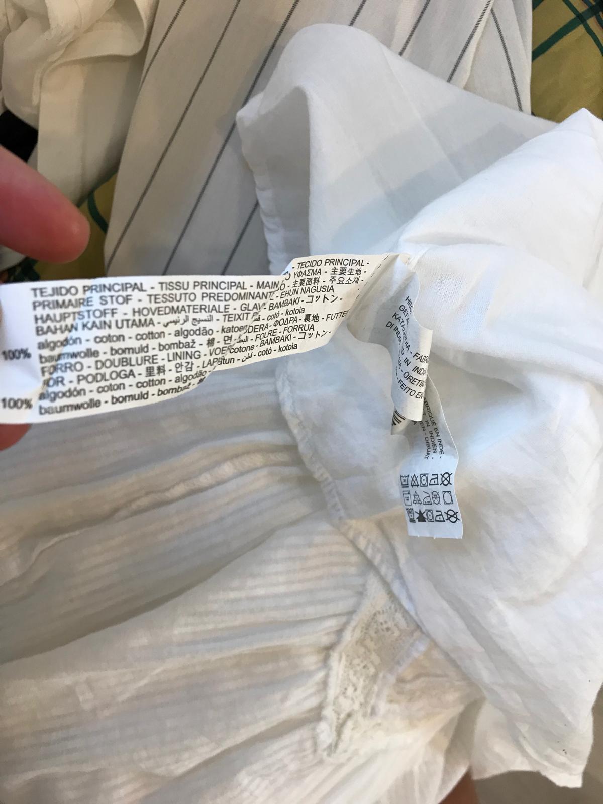 ZARA. Vestido blanco corto bordados