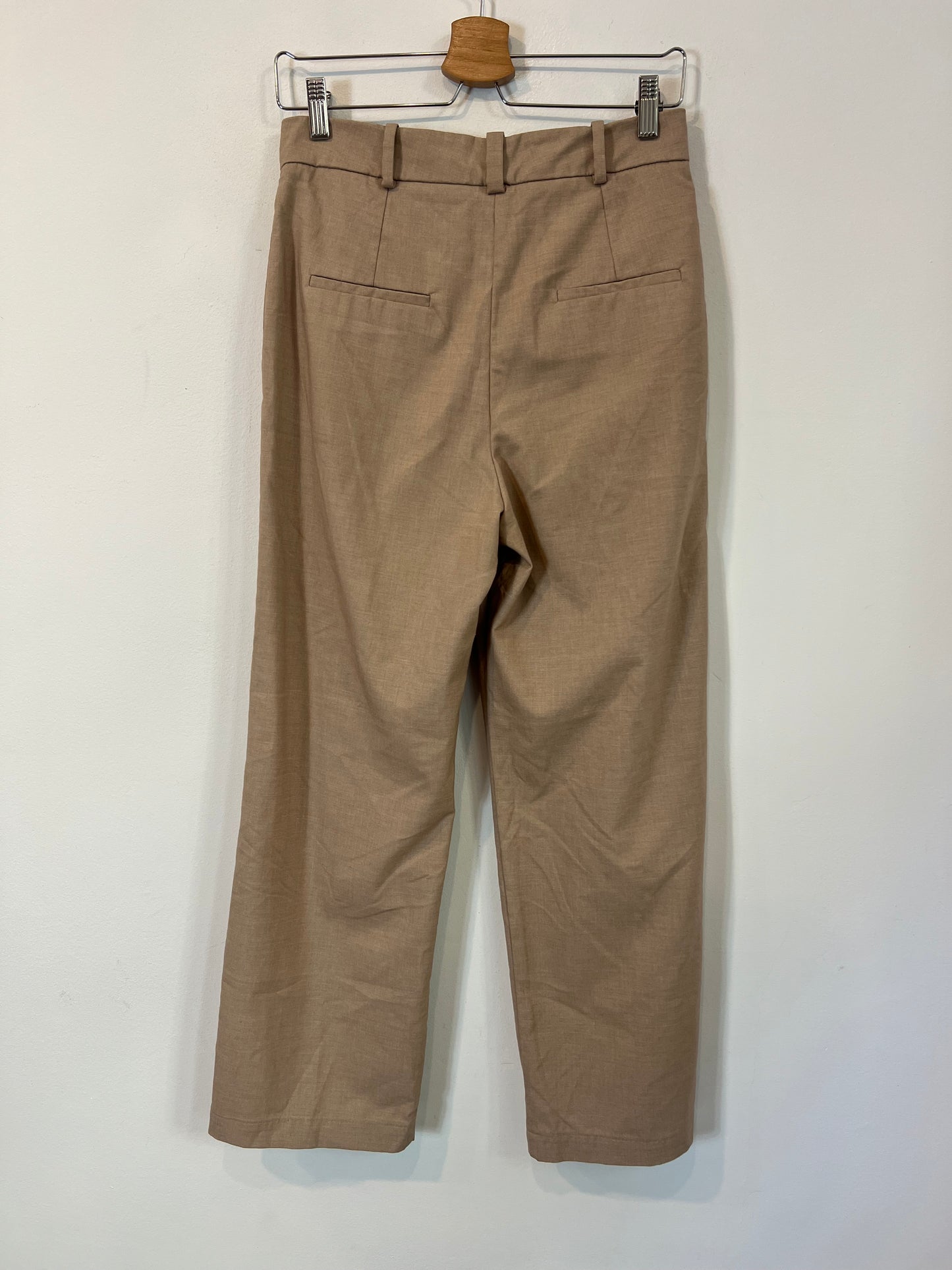 MANGO. Pantalón pinzas beige T.36