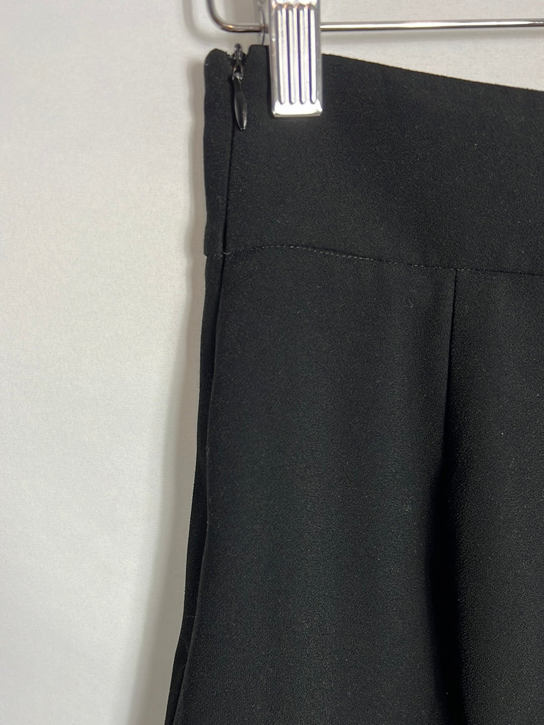 ZARA. Pantalón fluido culotte pinzas. T S