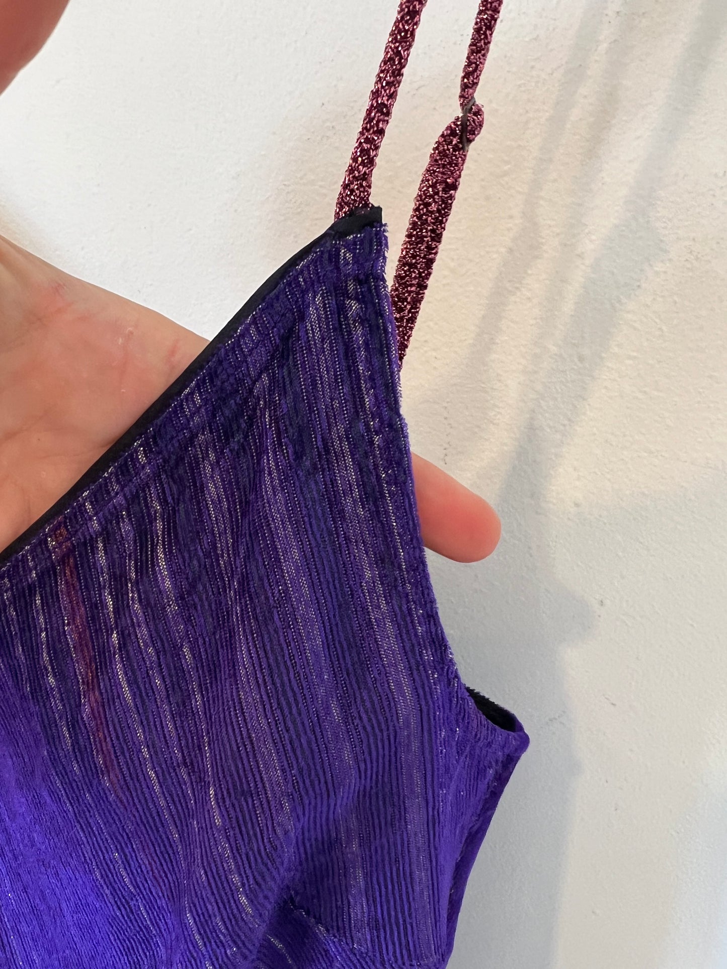 OTRAS. Top morado detalles Tu(s)