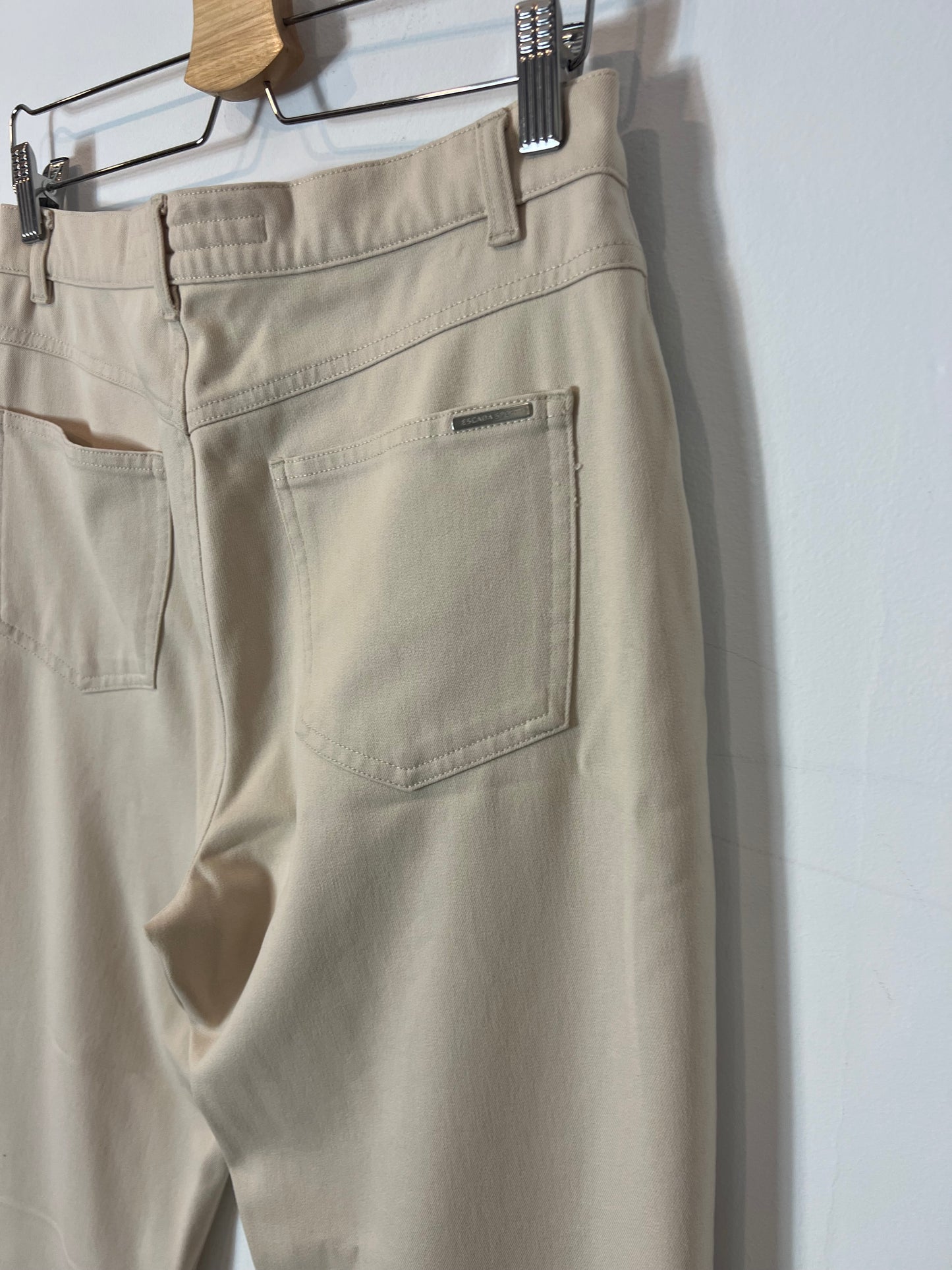 ESCADA SPORT. Beige straight-leg trousers. Size 40