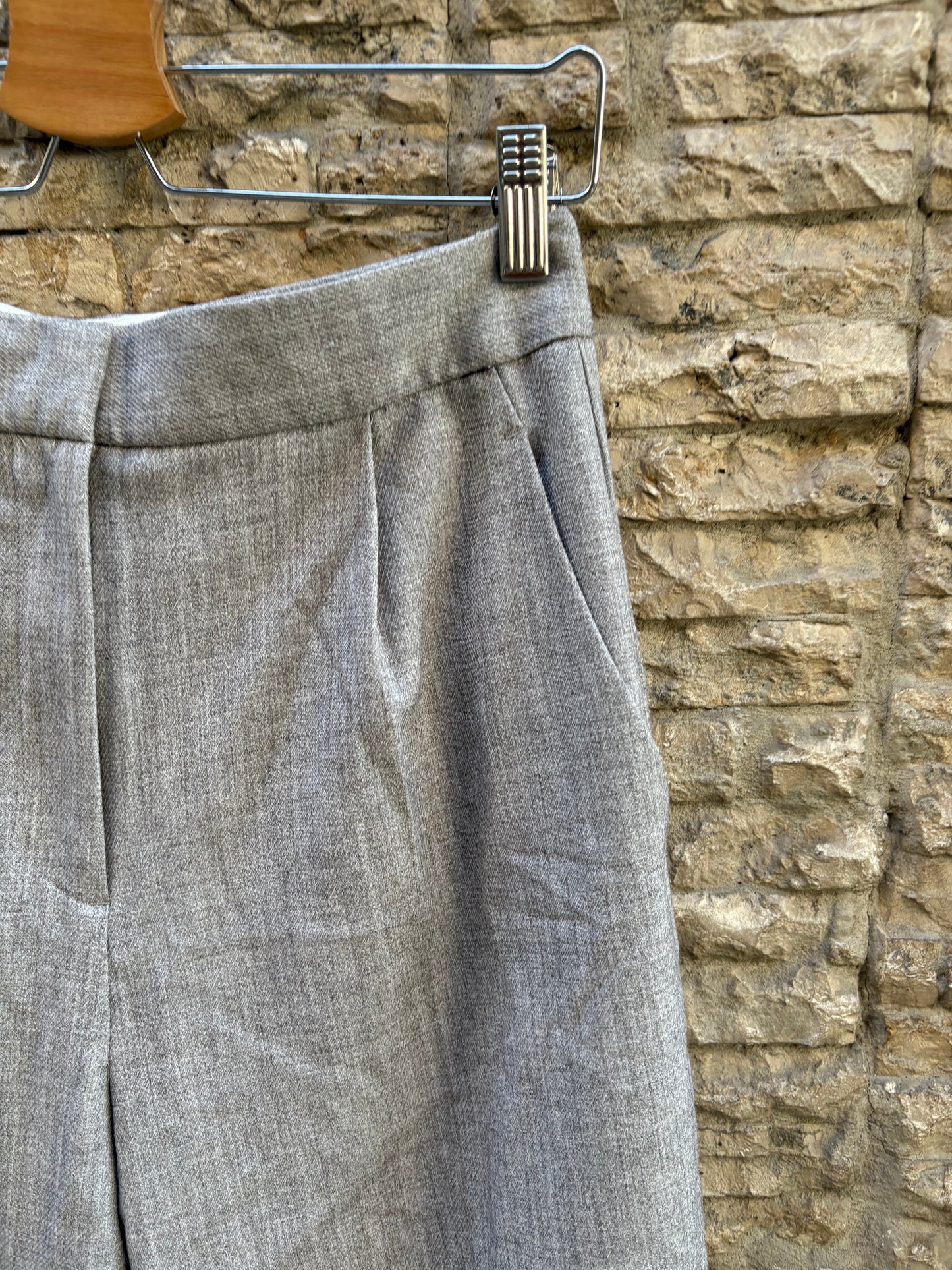 ZARA, Pantalón gris claro pinzas