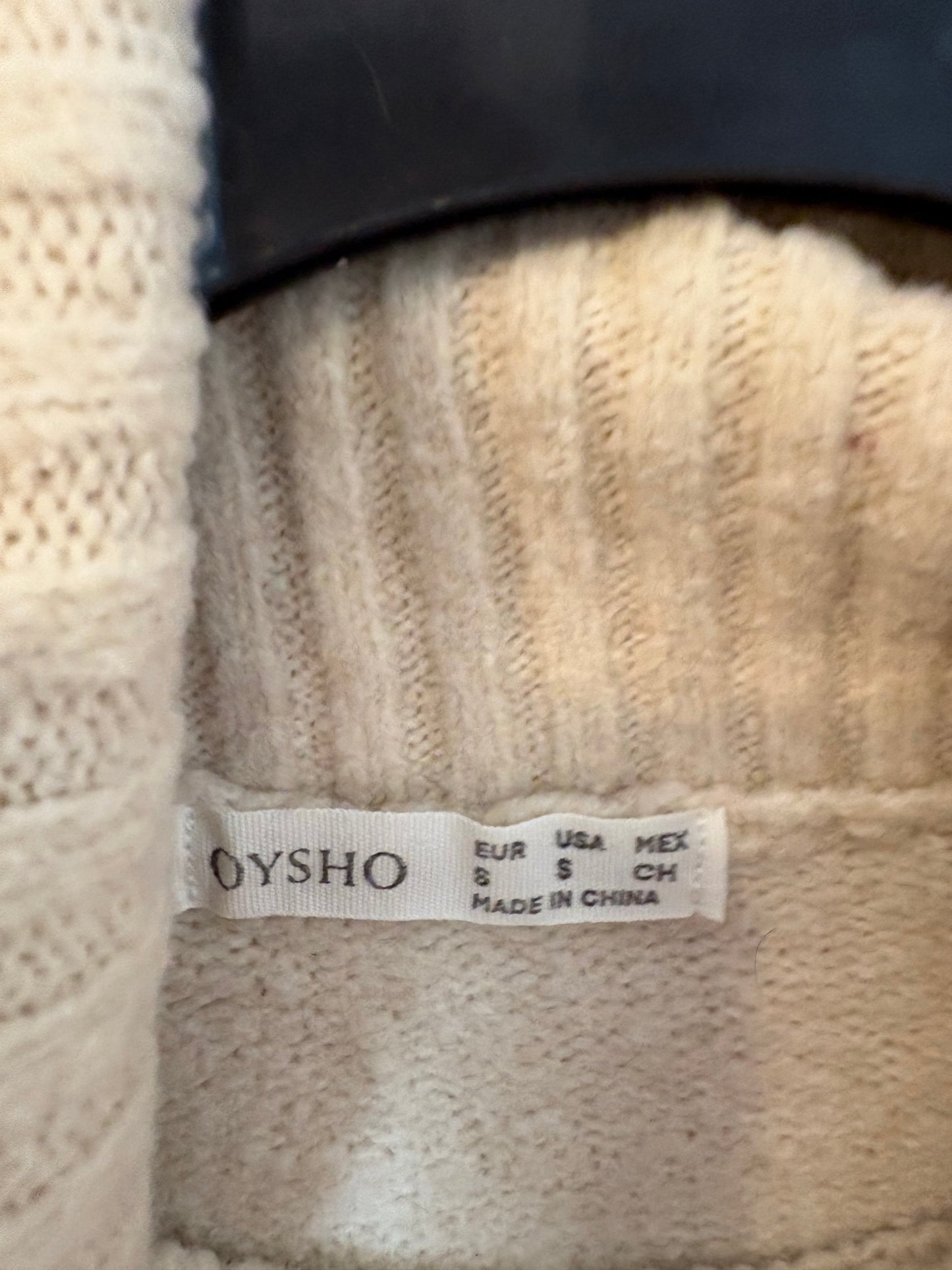 OYSHO. Jersey beige rayas