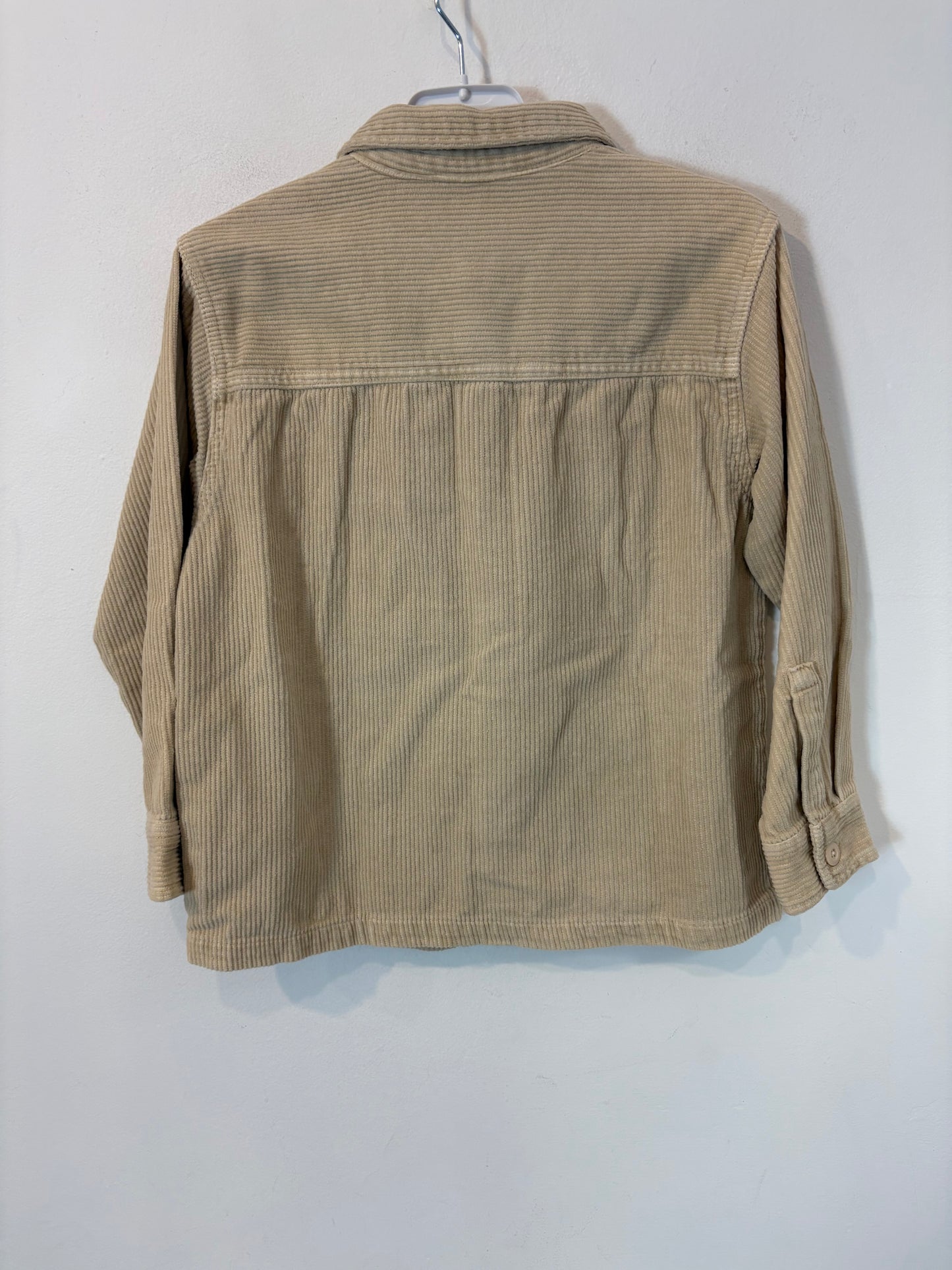 ZARA. Sobre camisa beige pana. T 7 años