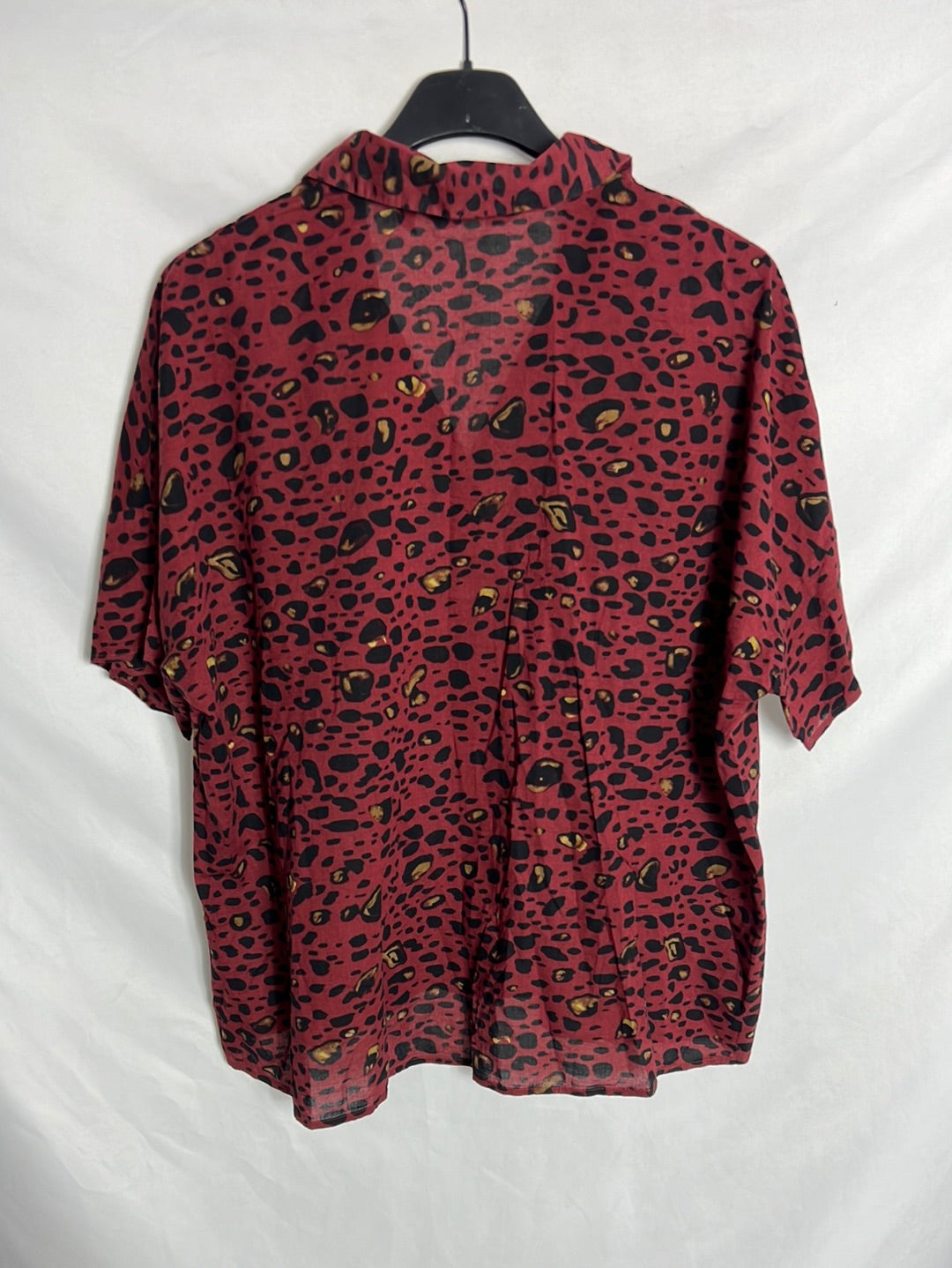 &OTHER STORIES. Printed burgundy short-sleeved shirt. Size 36