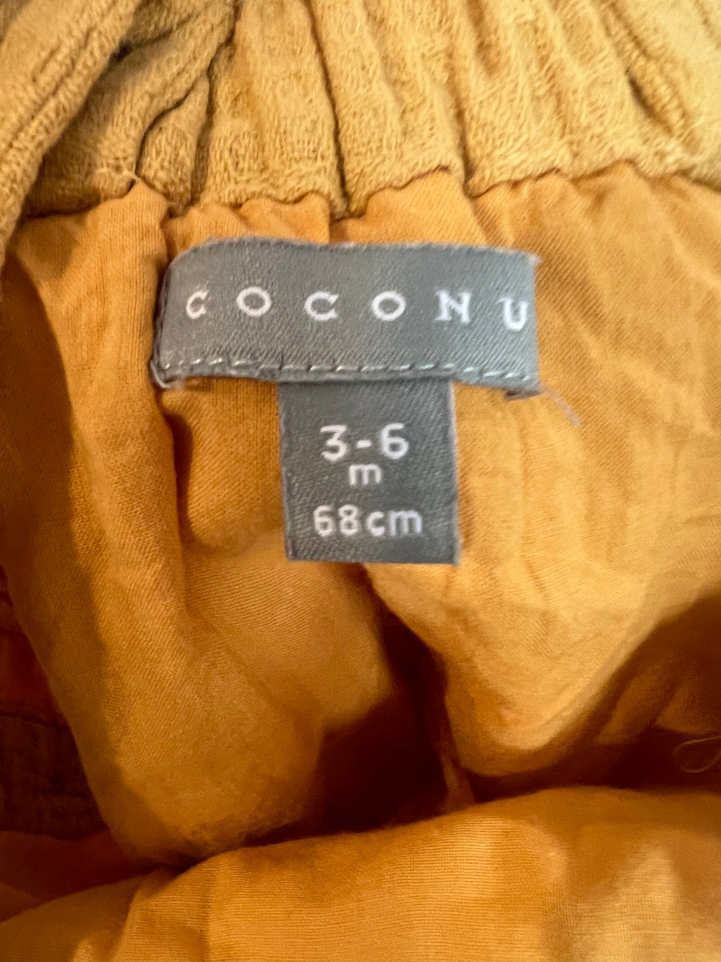 COCONUT. Ranita textura mostaza. T 3-6 meses