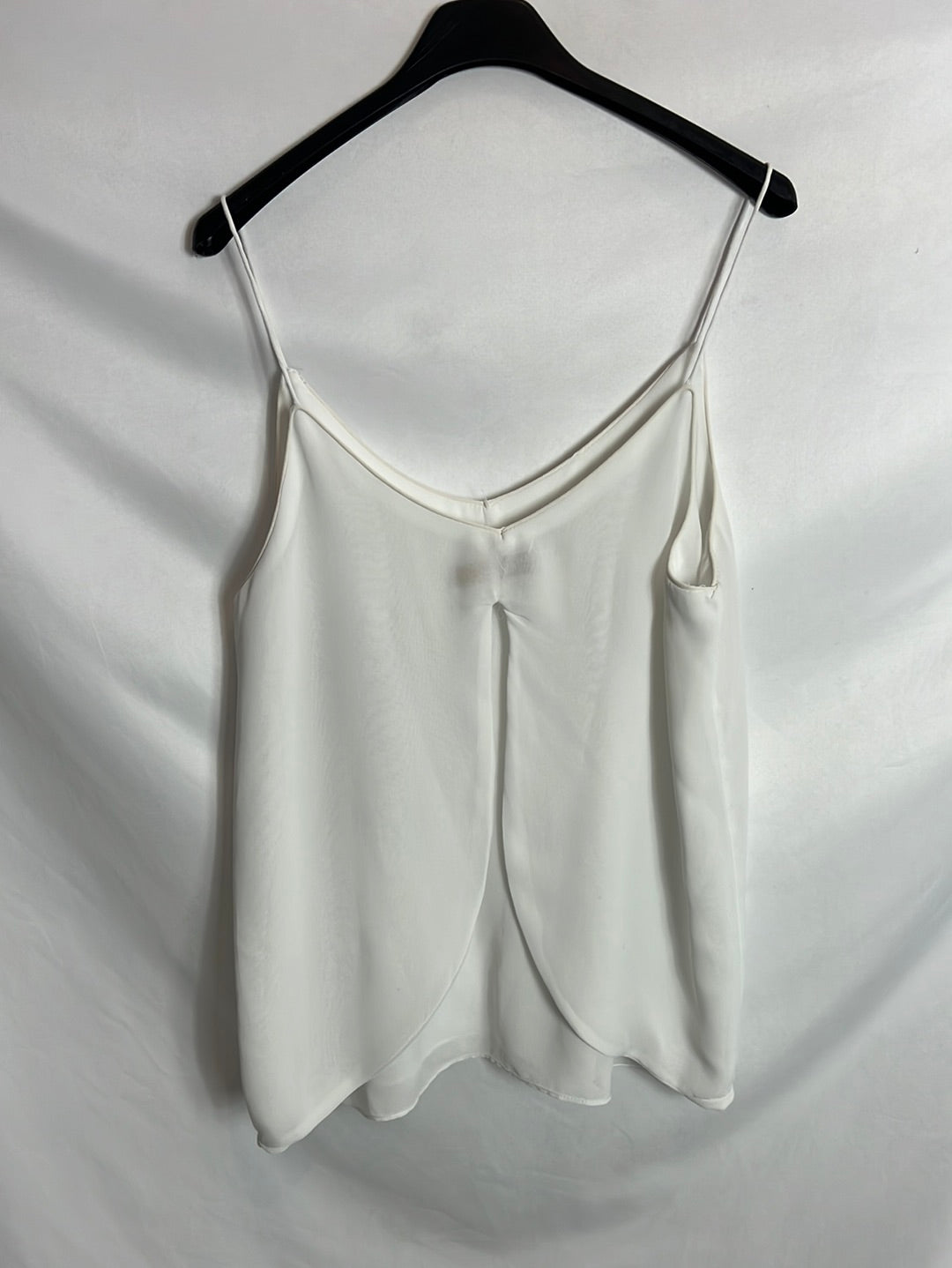 WHITE&ONE. Top blanco apertura espalda. T m/L