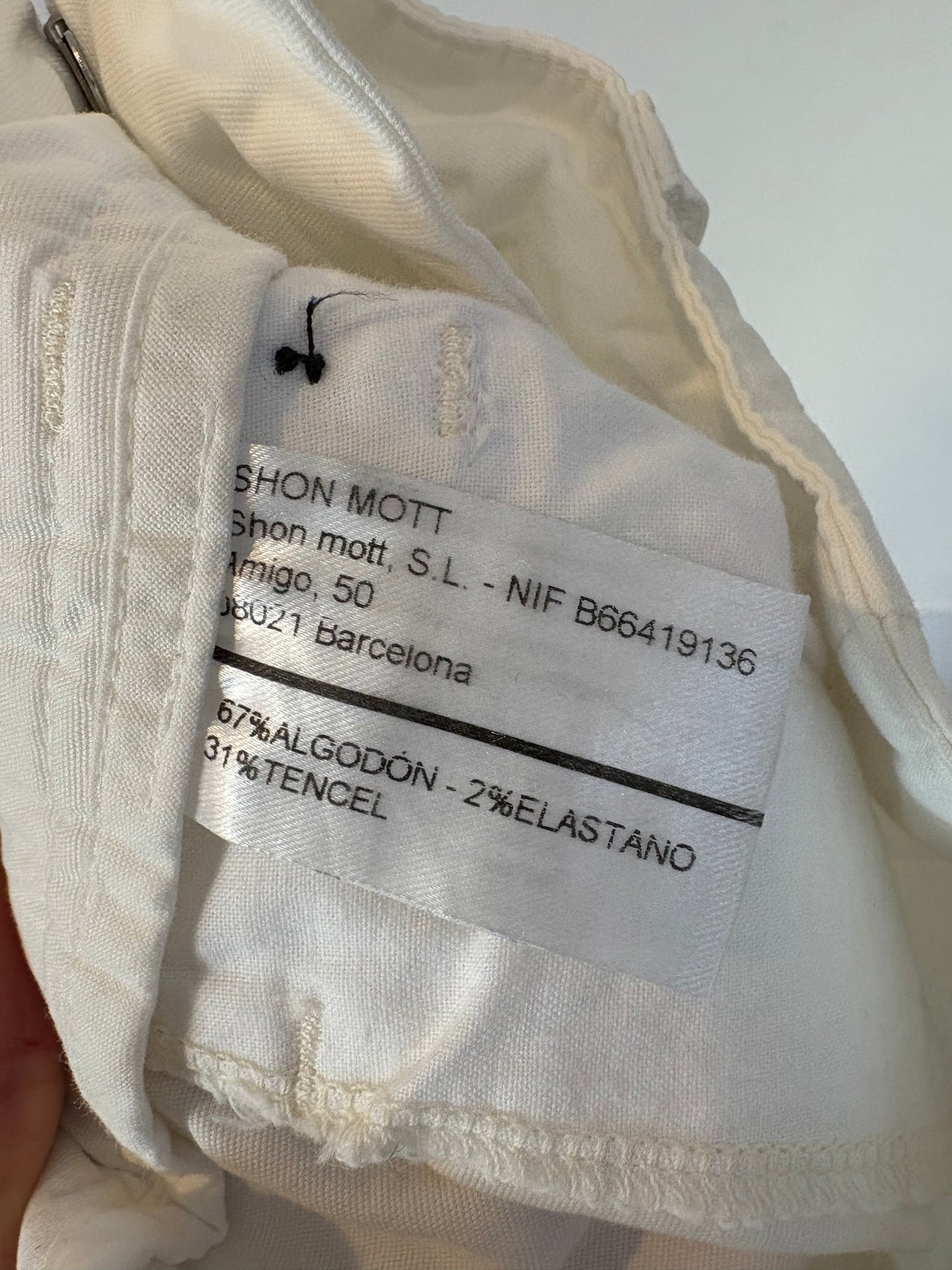 SHON MOTT. Denim ligero blanco pata ancha