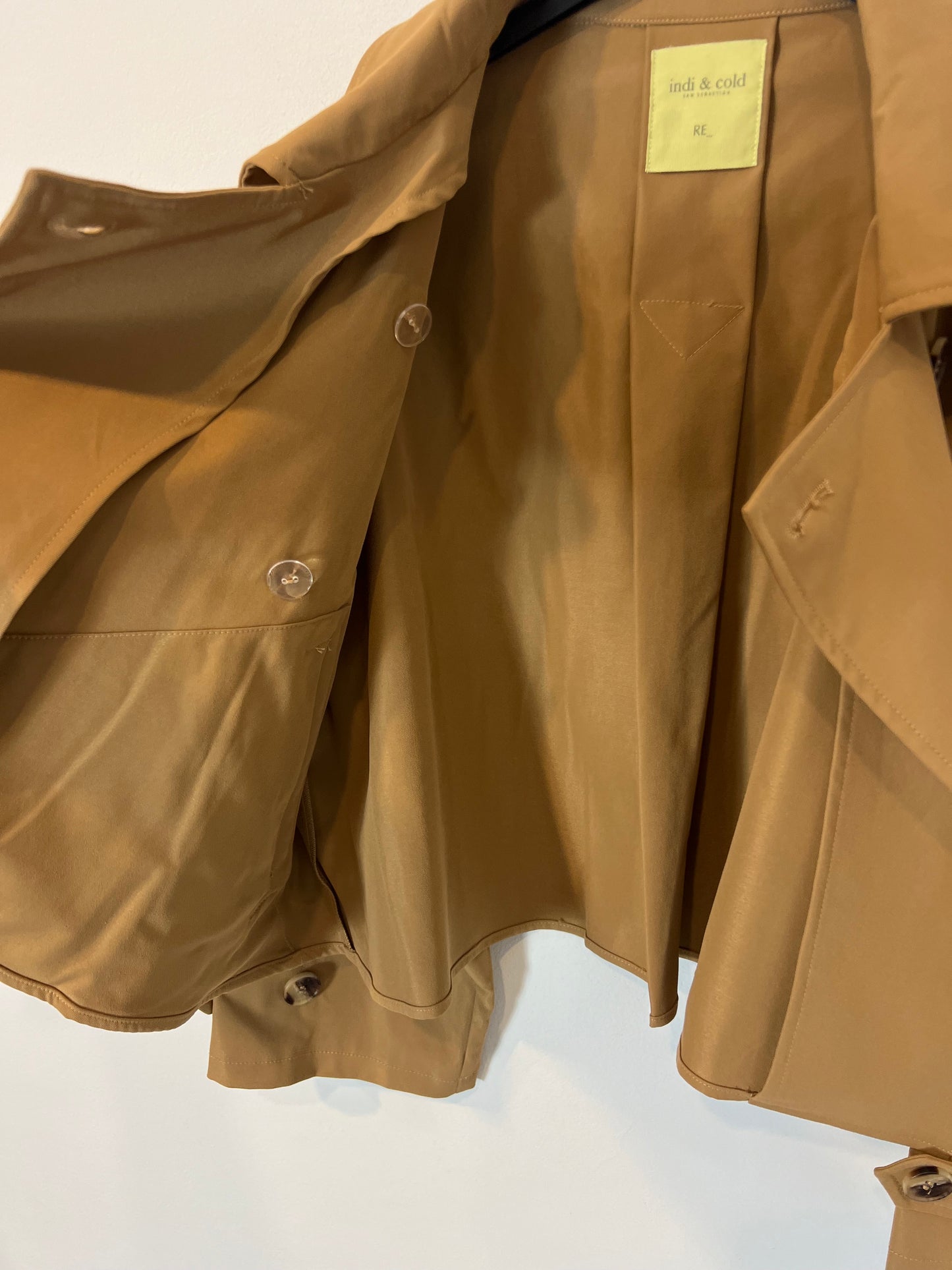 INDI&COLD. Chaqueta camel efecto gabardina. TS/M