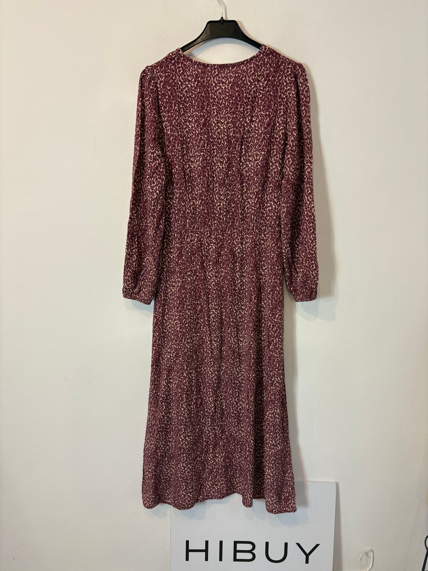 MONISQUI. Vestido largo estampado burdeos