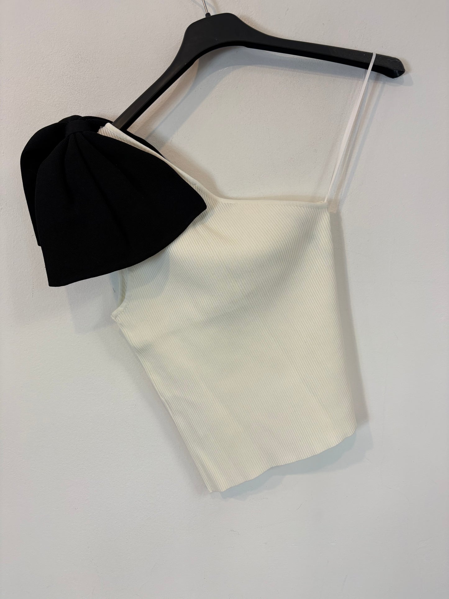 ZARA. Top asimétrico lazo. T S