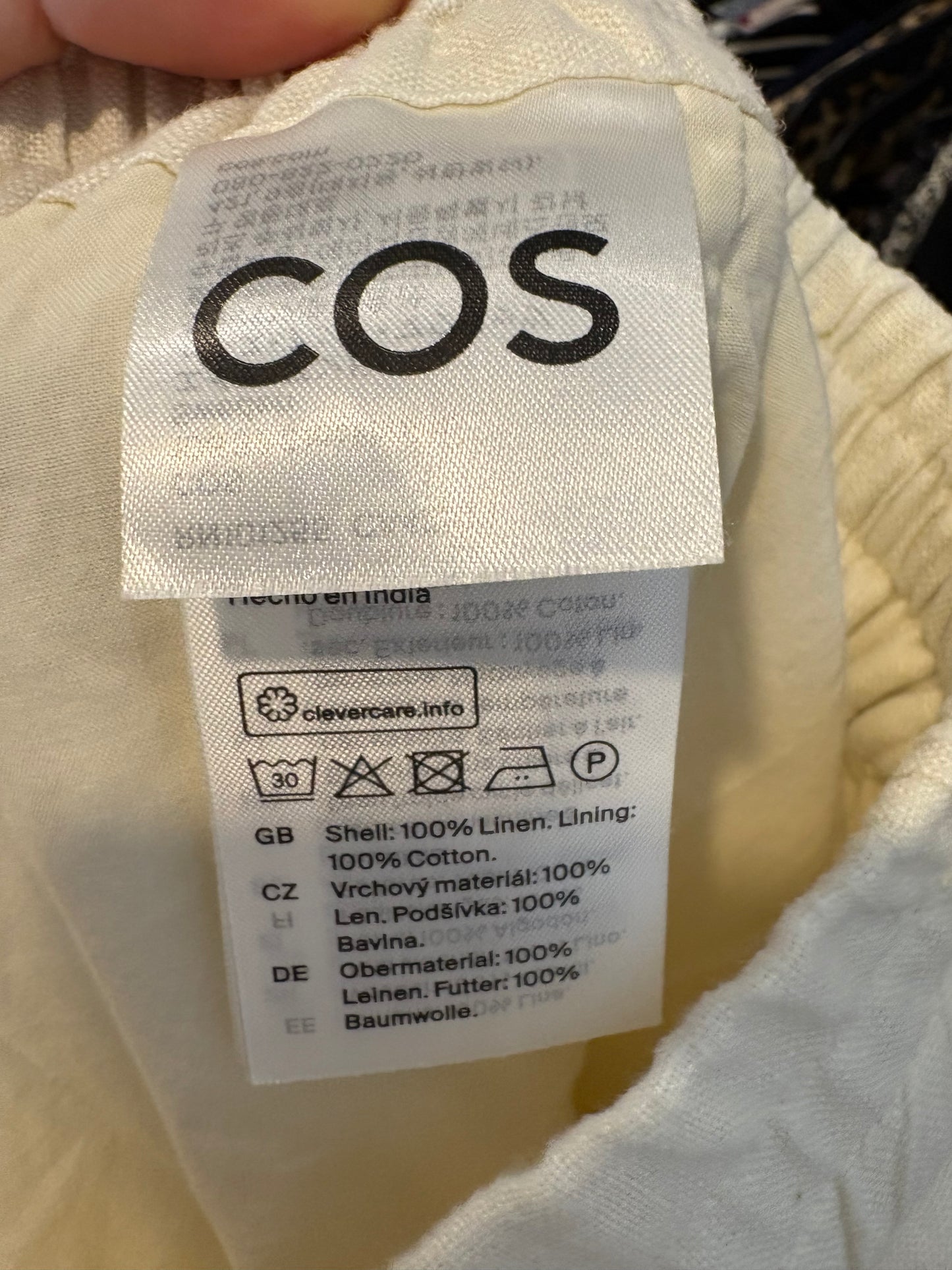 COS. Pantalón color crudo fluido 38