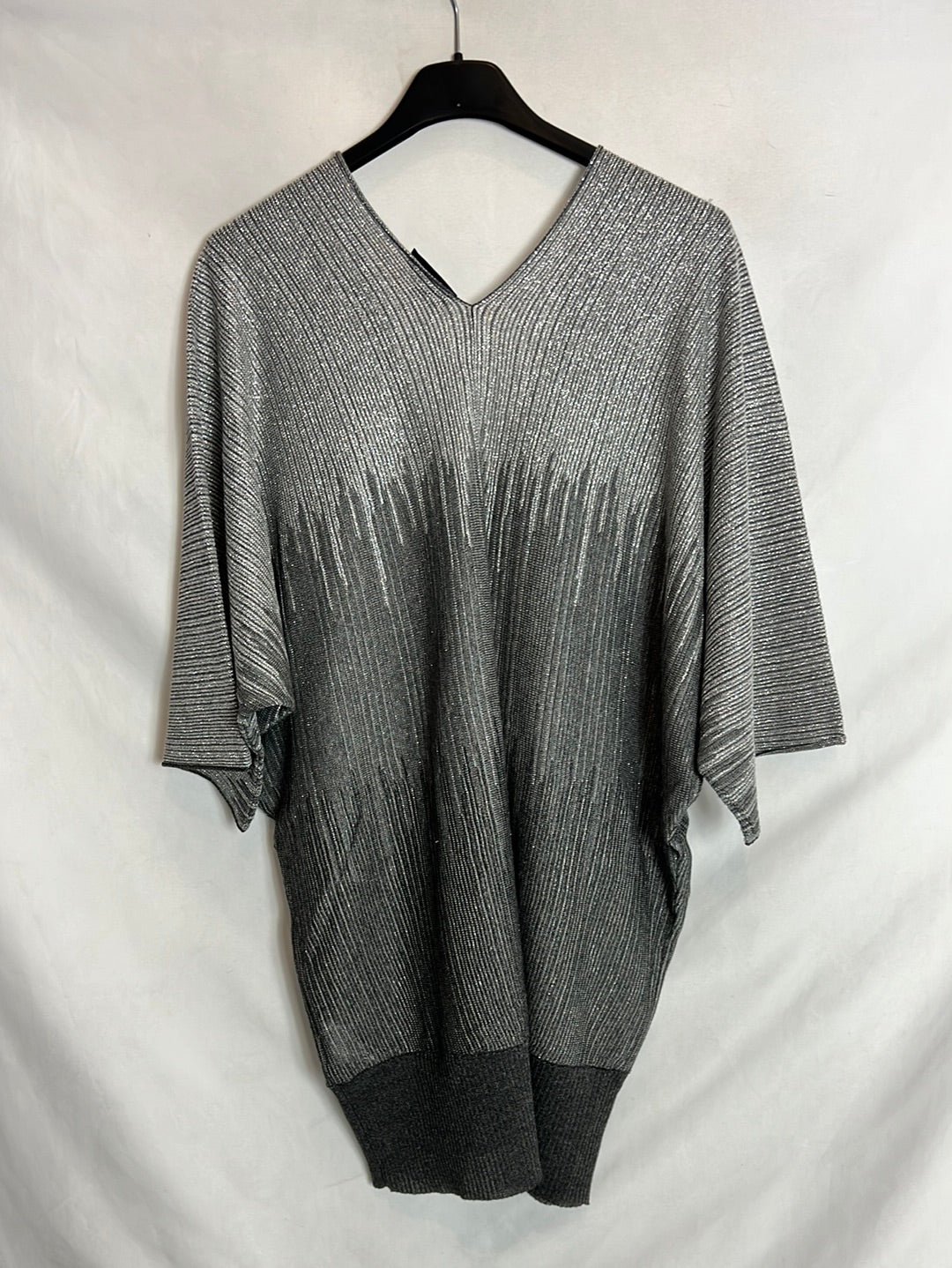 ESCADA. Top hilos plateados. T L