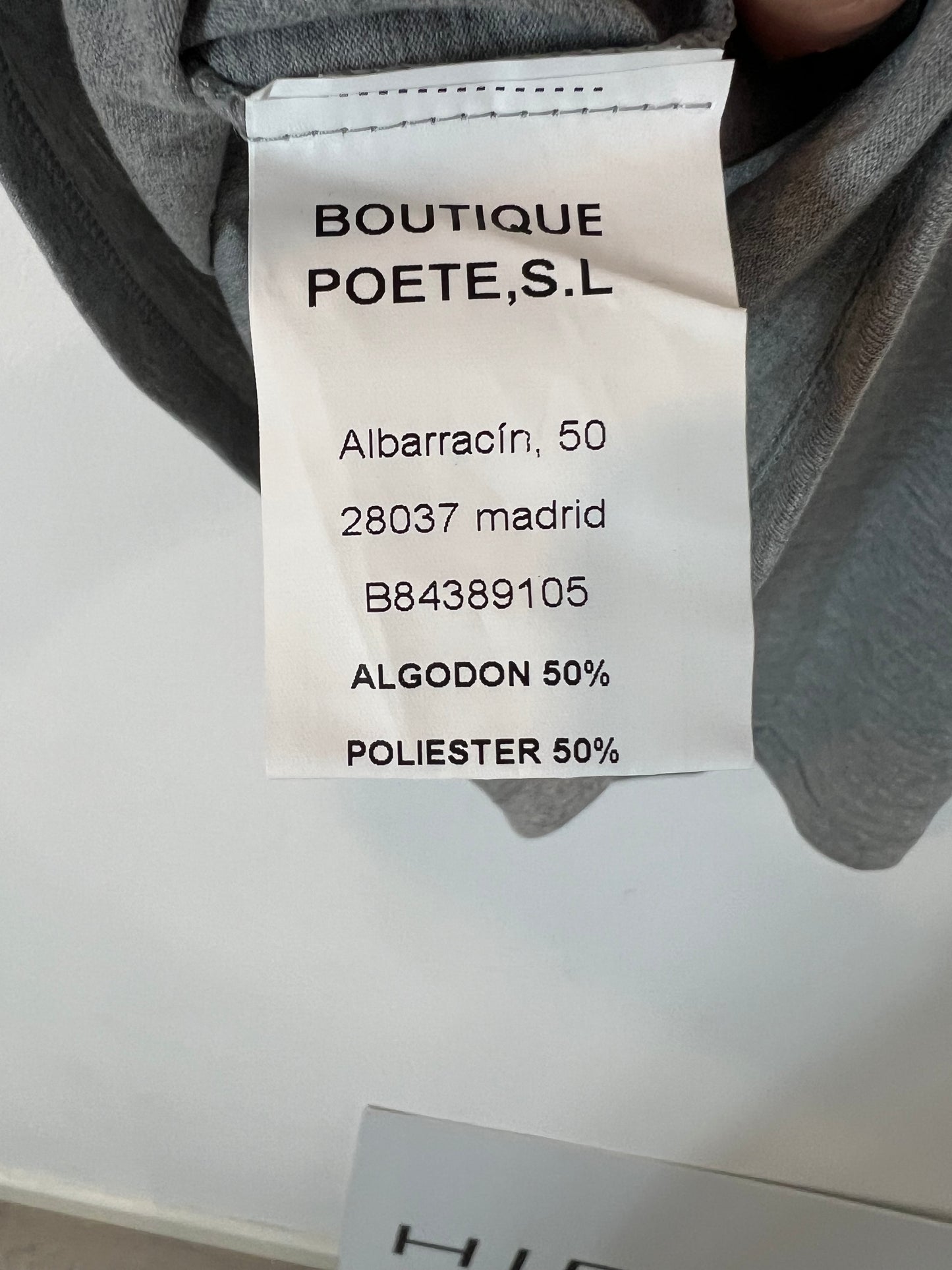 POÉTE. Camiseta gris letras terciopelo. T M