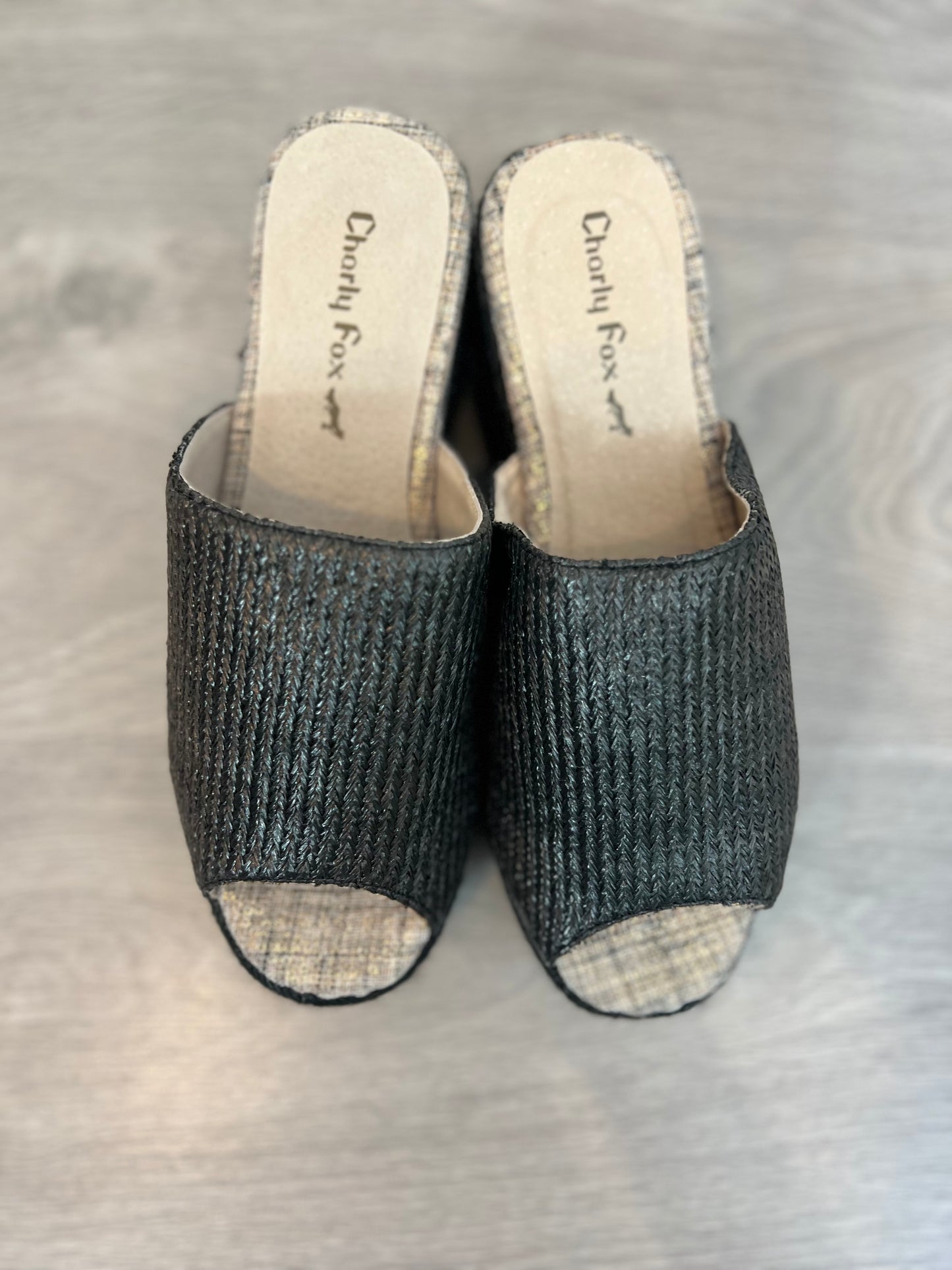 CHARLY FOX. Plataformas negras rafia T.39