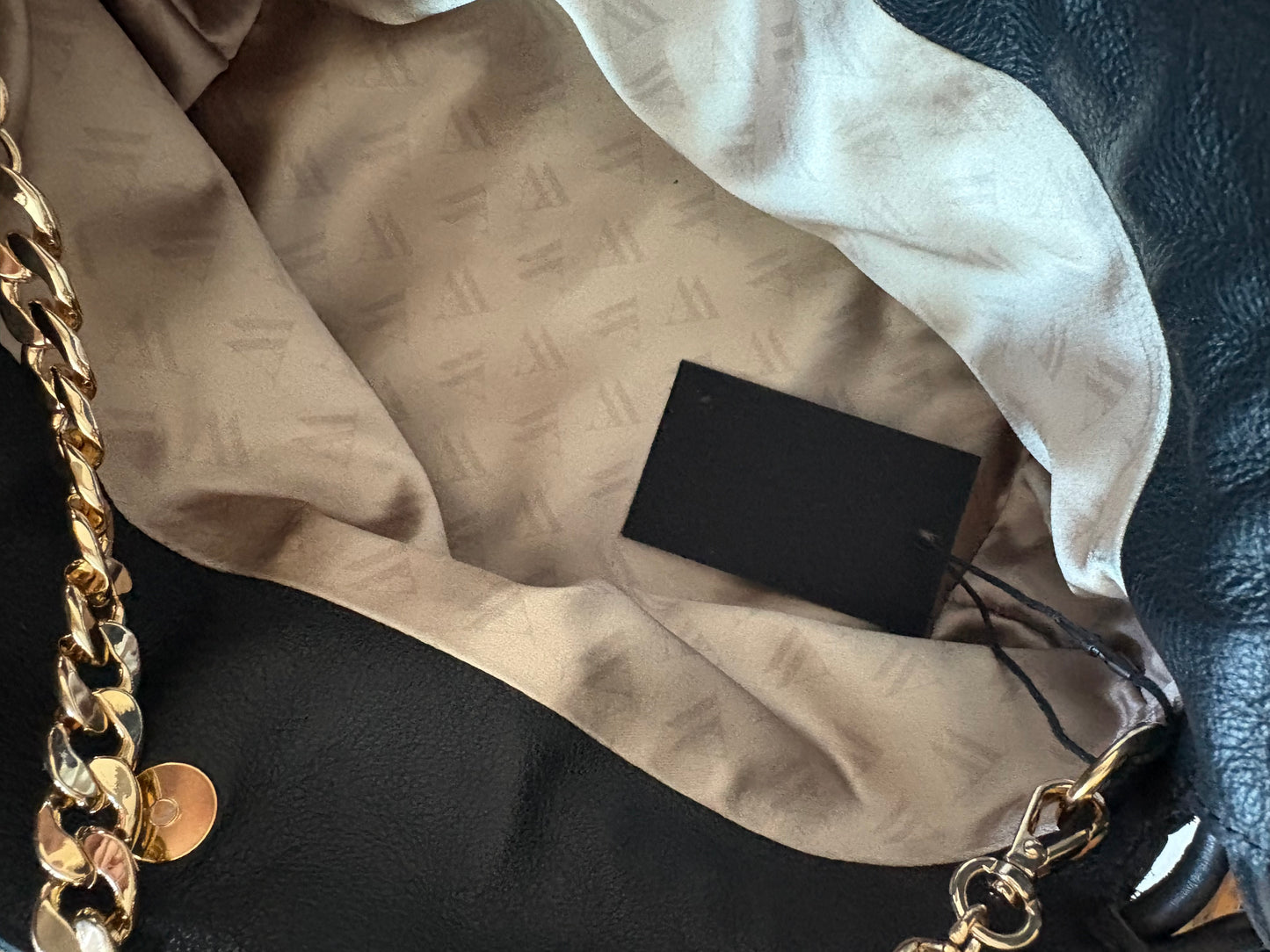 ANSA : ANSA Menorca. Bolso fruncido piel negro