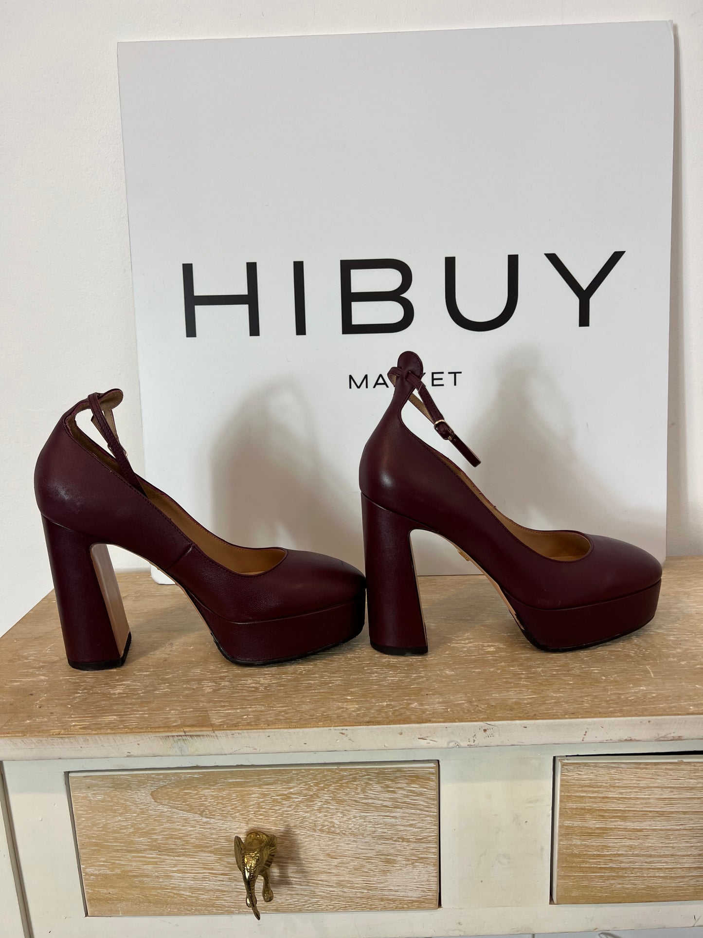 LOLA CRUZ. Burgundy leather platform pumps. Size 39
