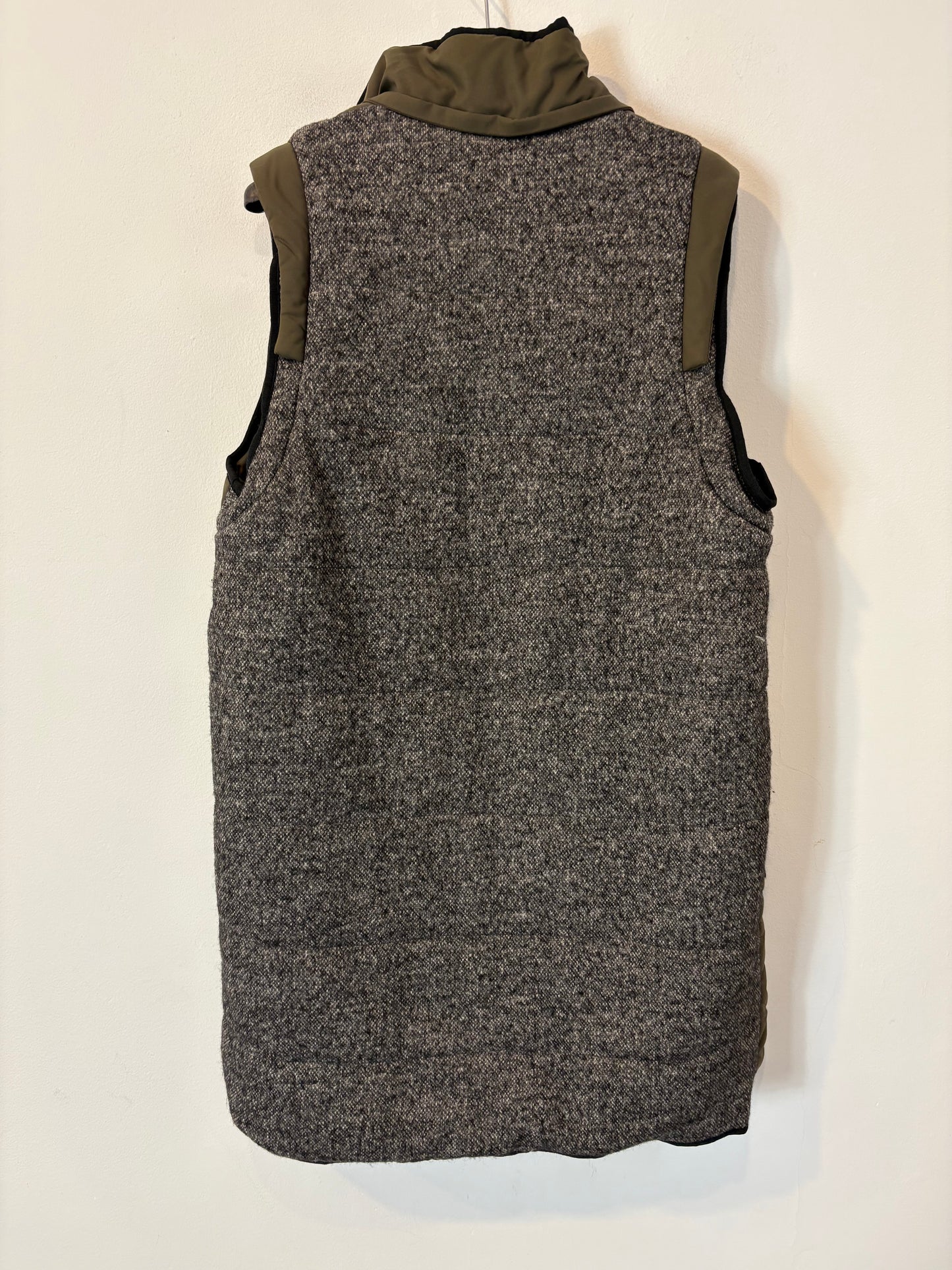 SFERA. Chaleco verde con lana