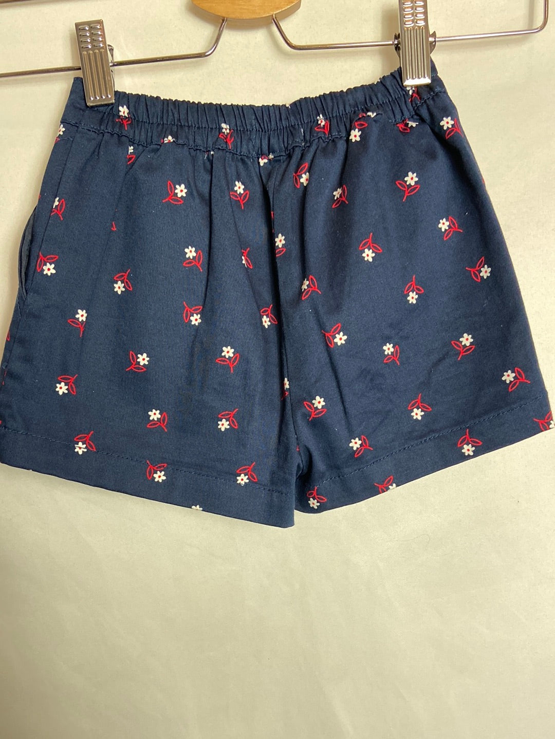 EL CORTE INGLÉS. Pantalón corto flores T. 4 años