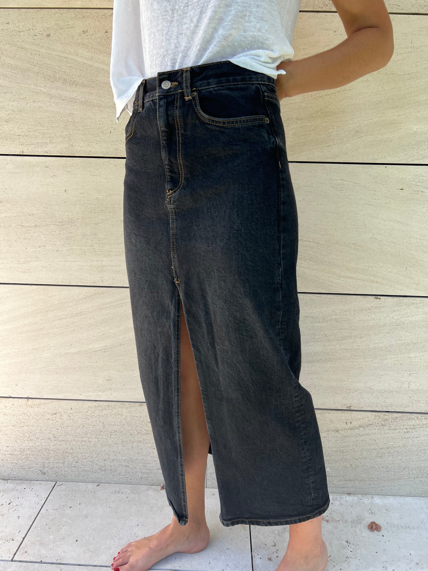 ZARA. Falda midi denim negra T.xs