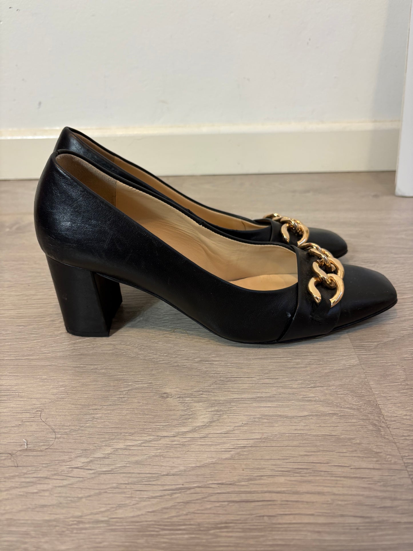 HOGL. Zapatos tacón piel hebilla dorada. T 38