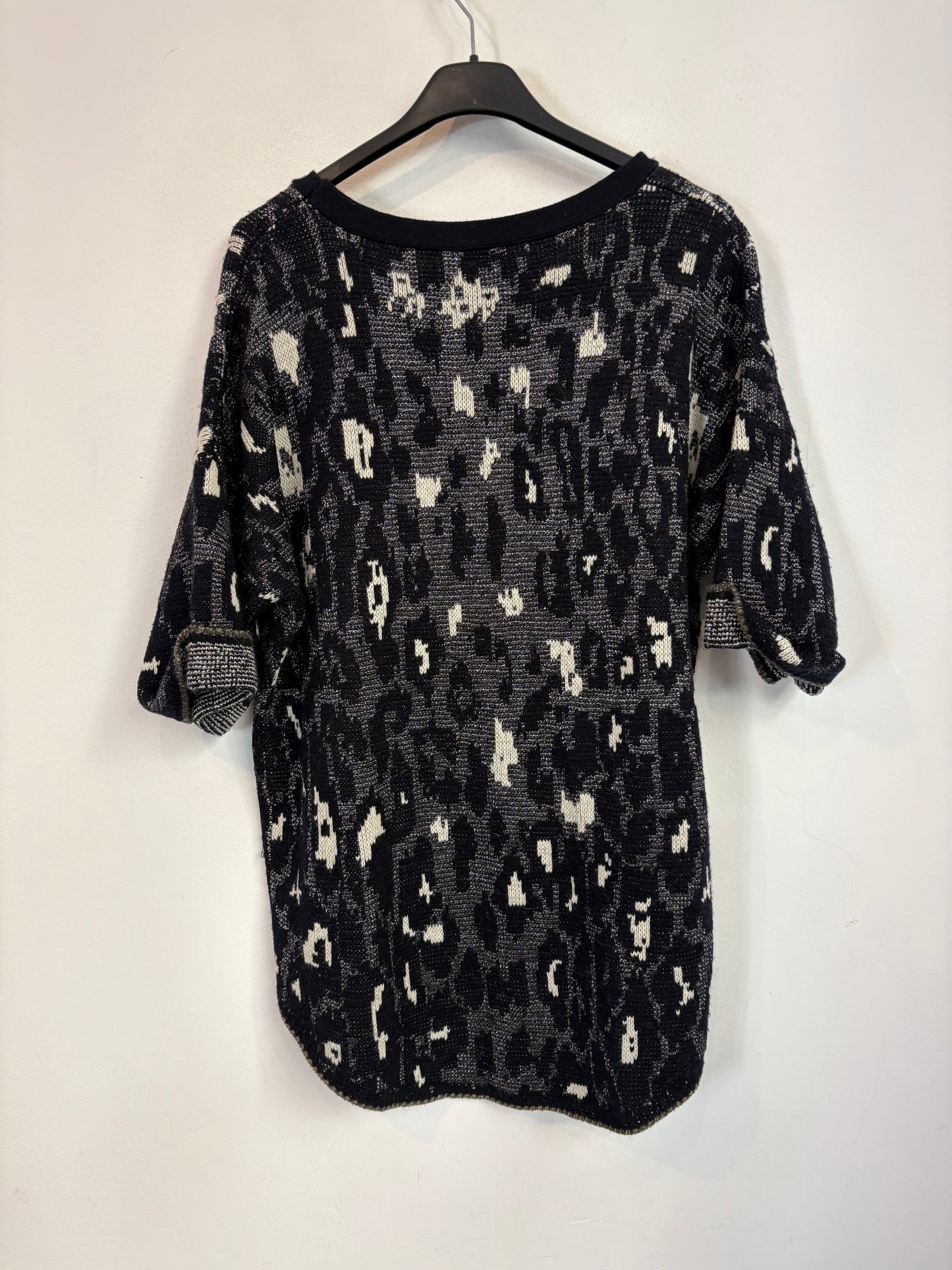 SANDRO. Top punto negro estampado lana