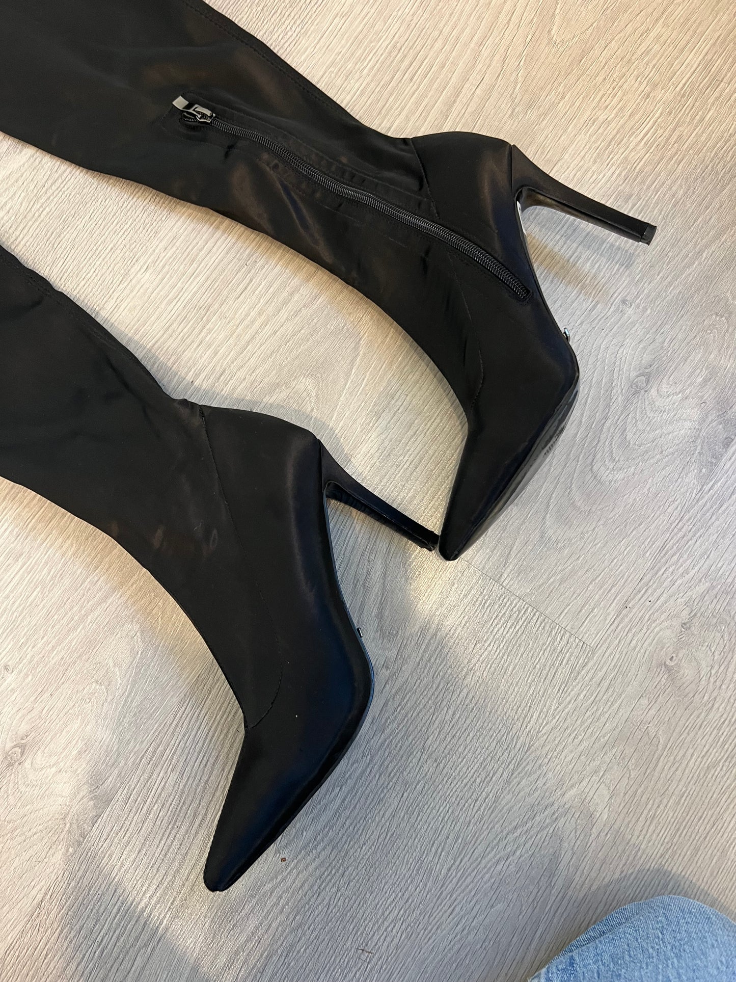 STUDIO F. Bota alta negra satinada