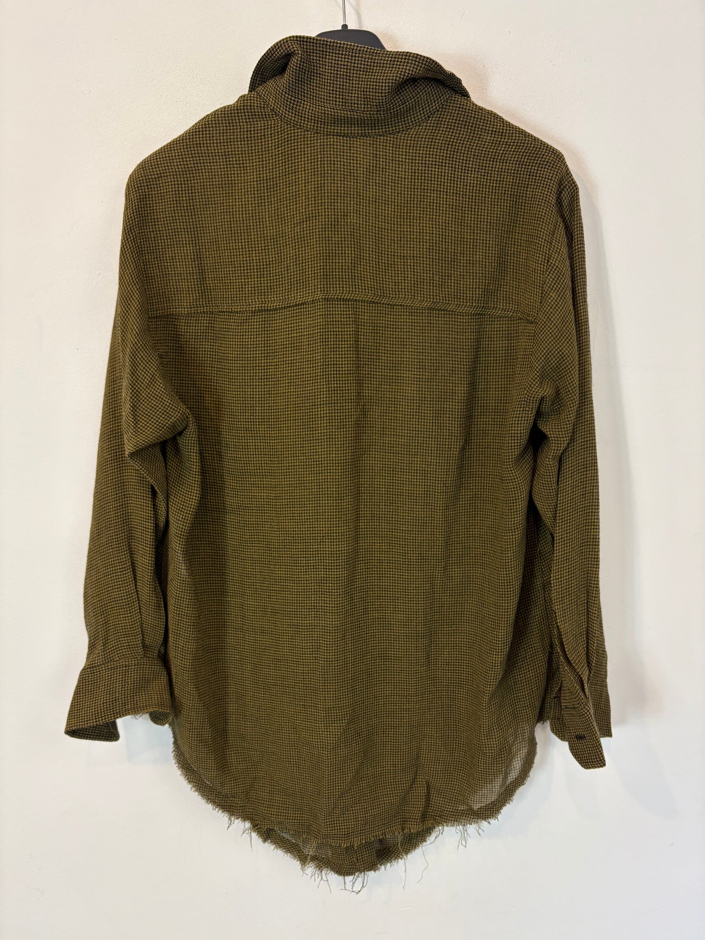 MASSCOB. Blusa verde caqui mezcla.