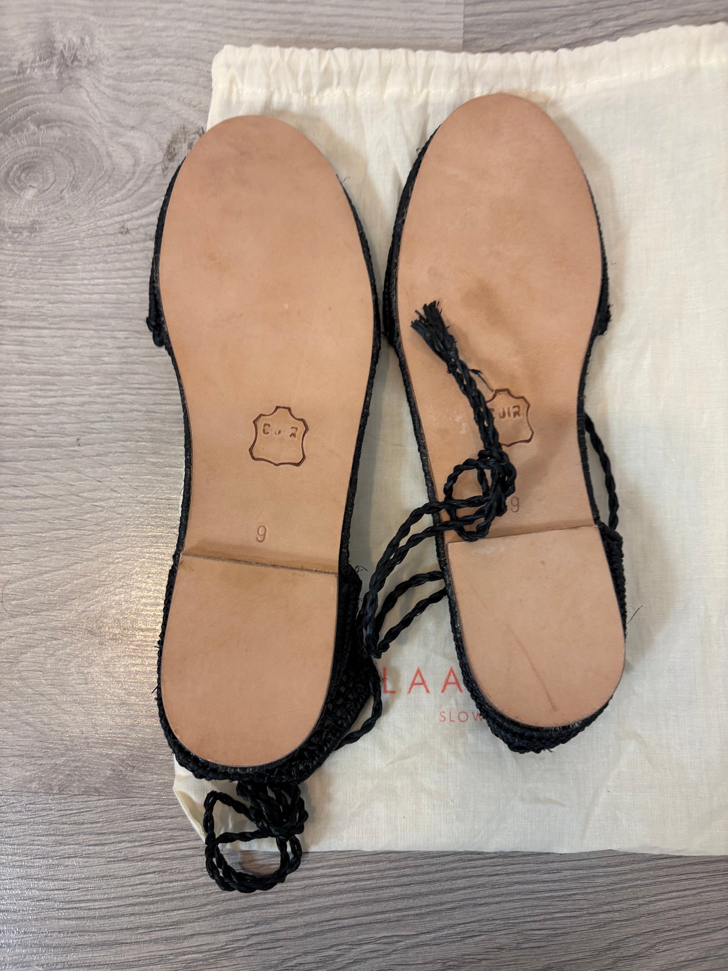 LAALOUJ. Bailarina rafia crochet en negro