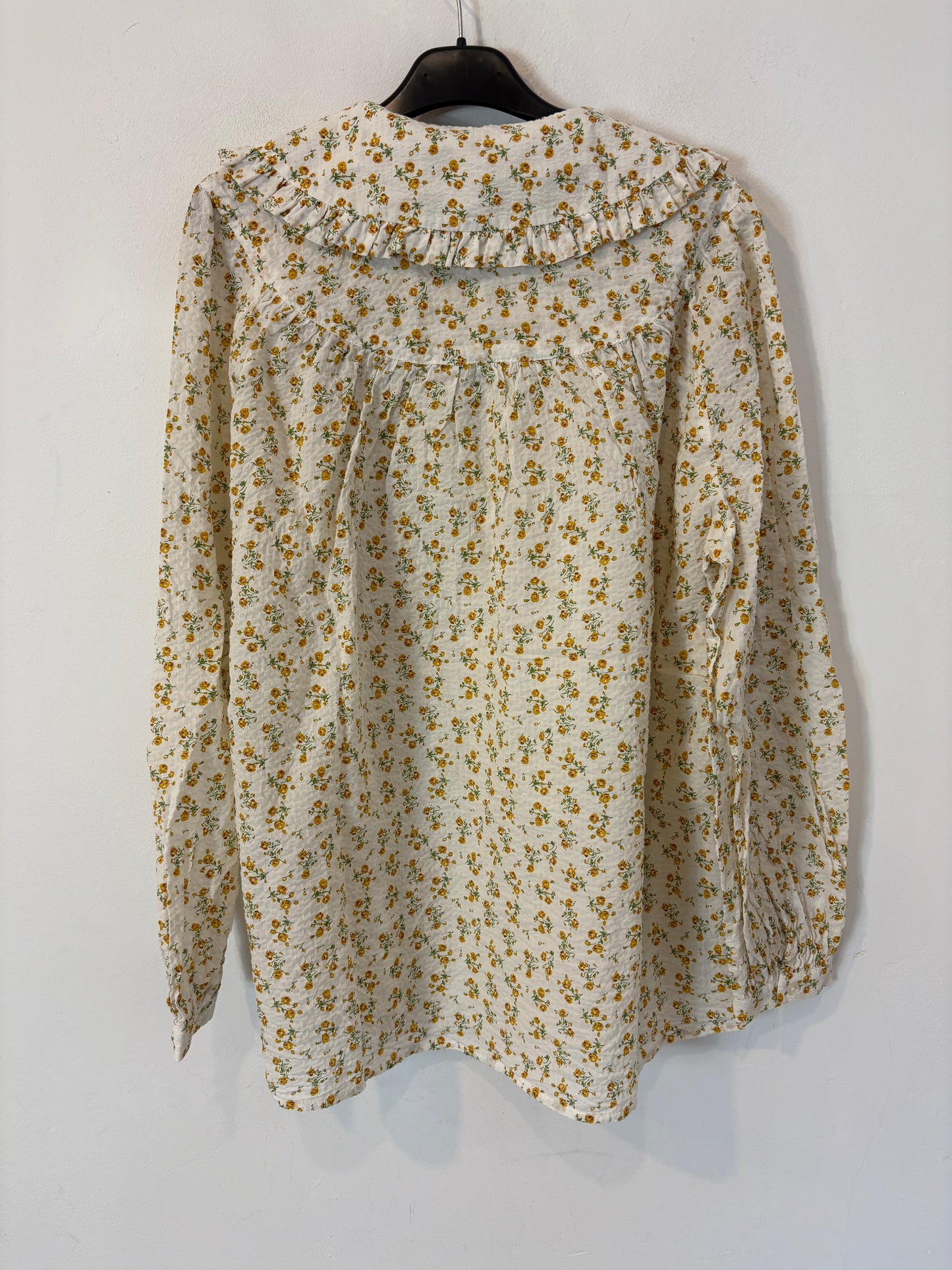 MANGO. Blusa flores mini textura