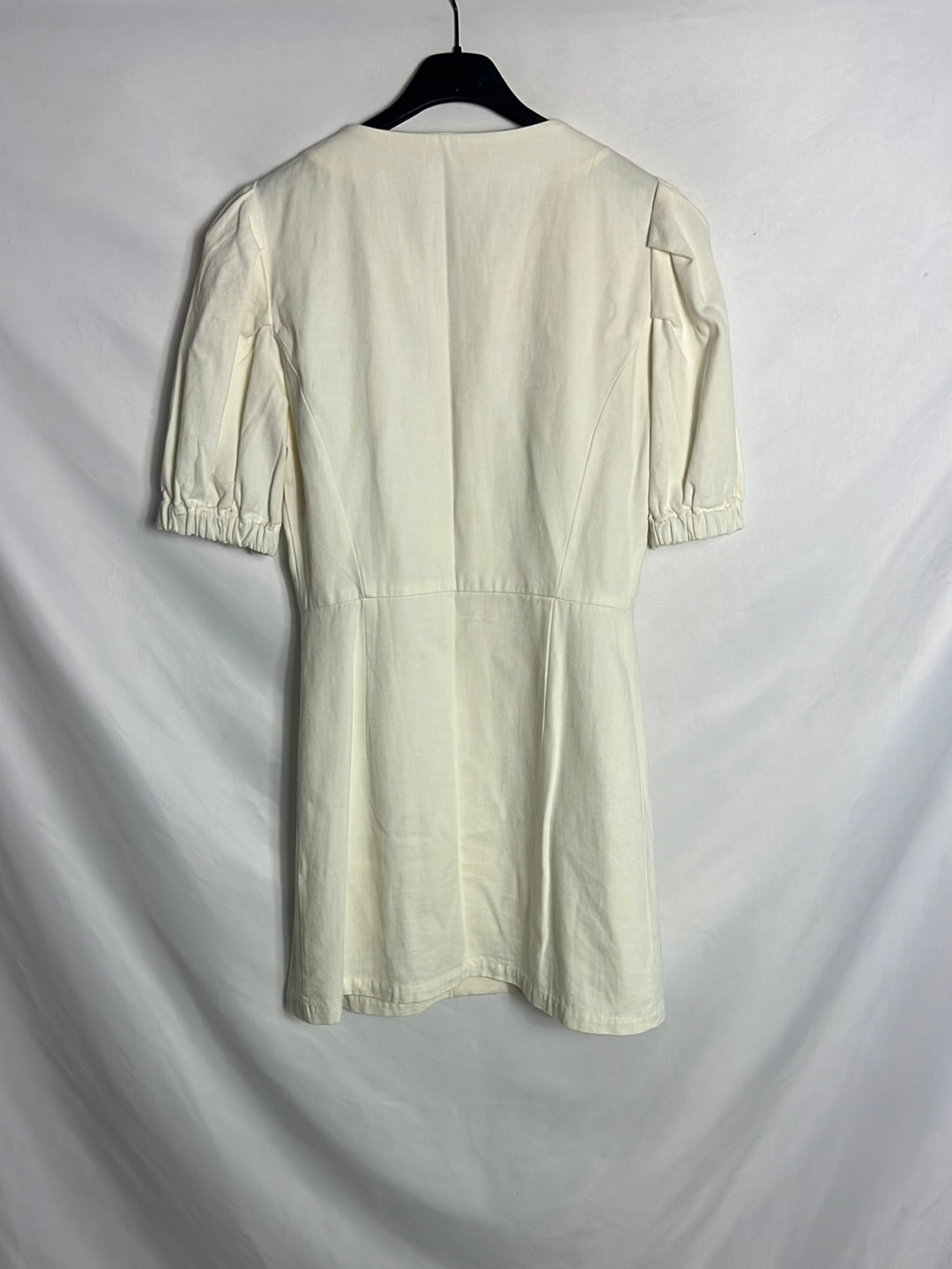 ZARA. Vestido beige claro abotonado.T S