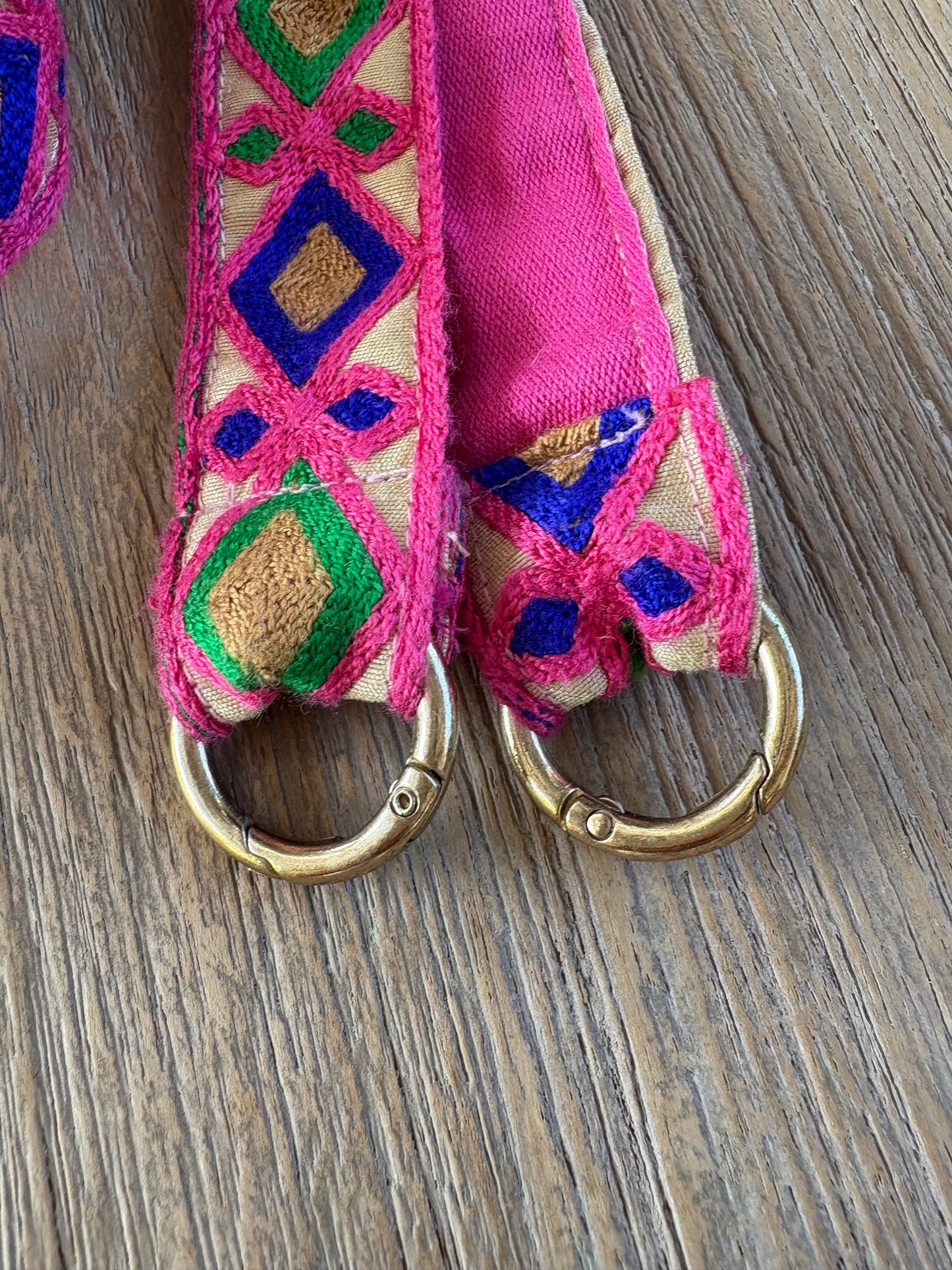 OTRAS. Asa para móvil bordados