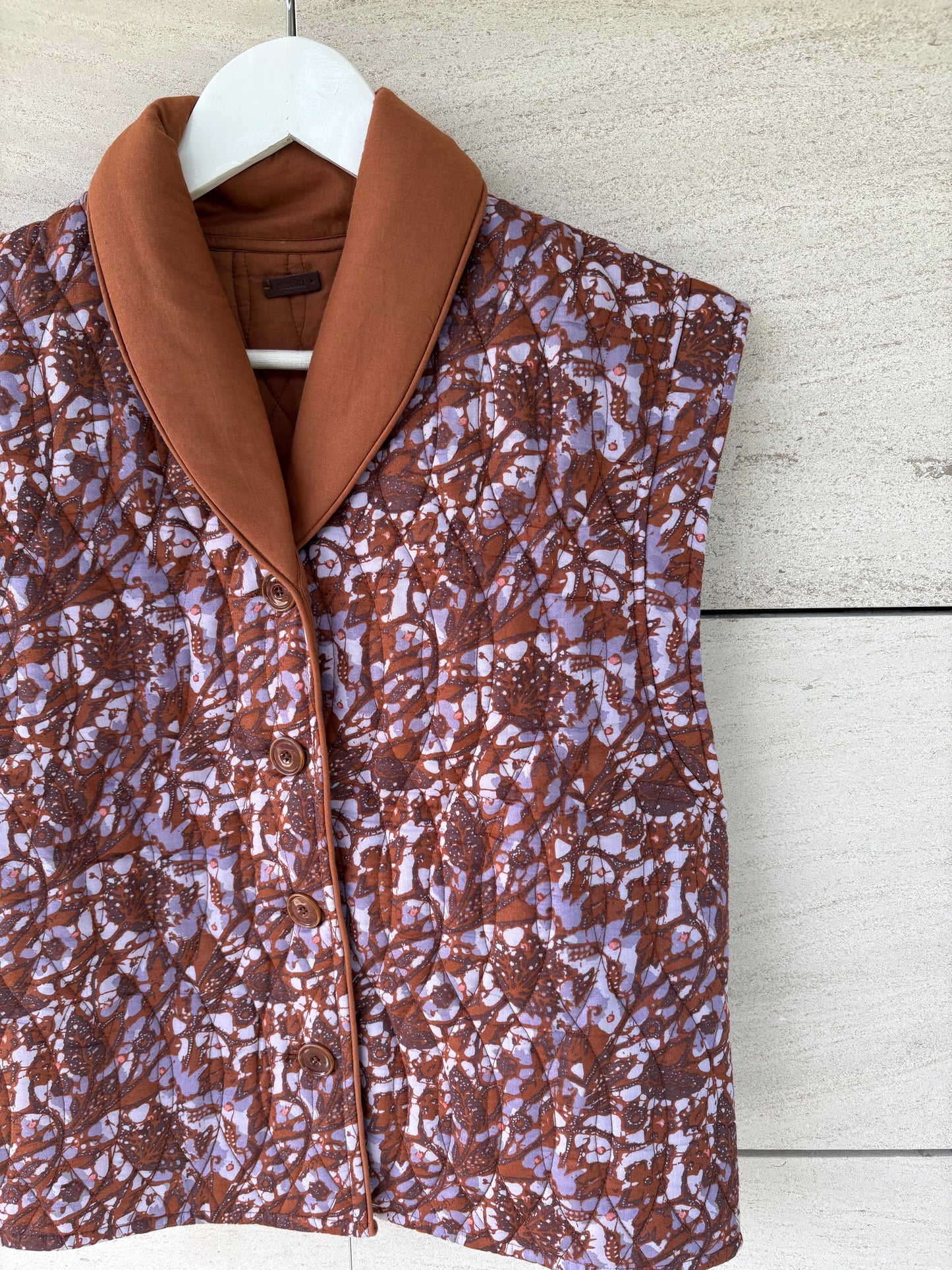 SESSÚN. Chaleco acolchado reversible